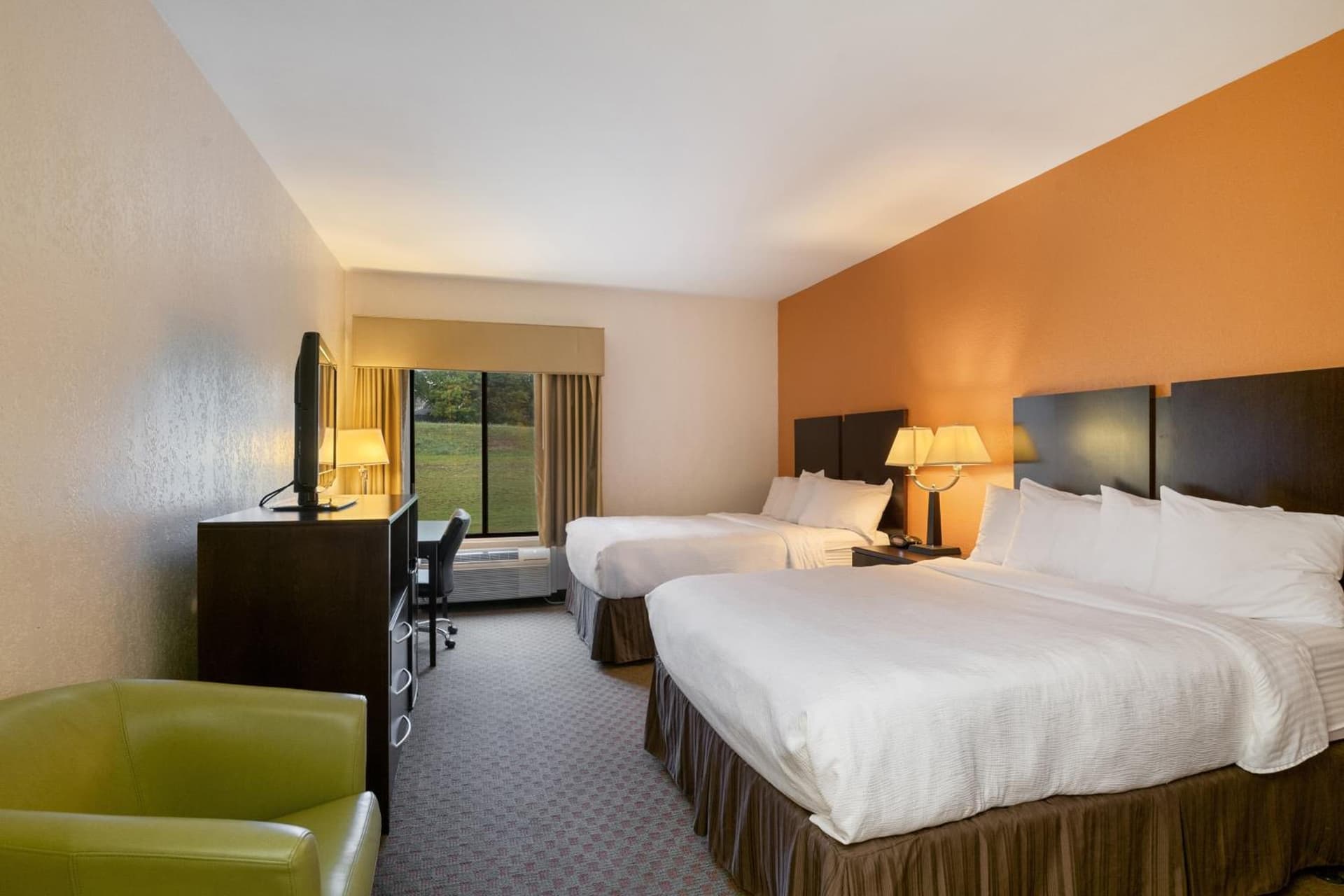 Antioch Hotel & Suites interior in Antioch, IL — gallery photo 2