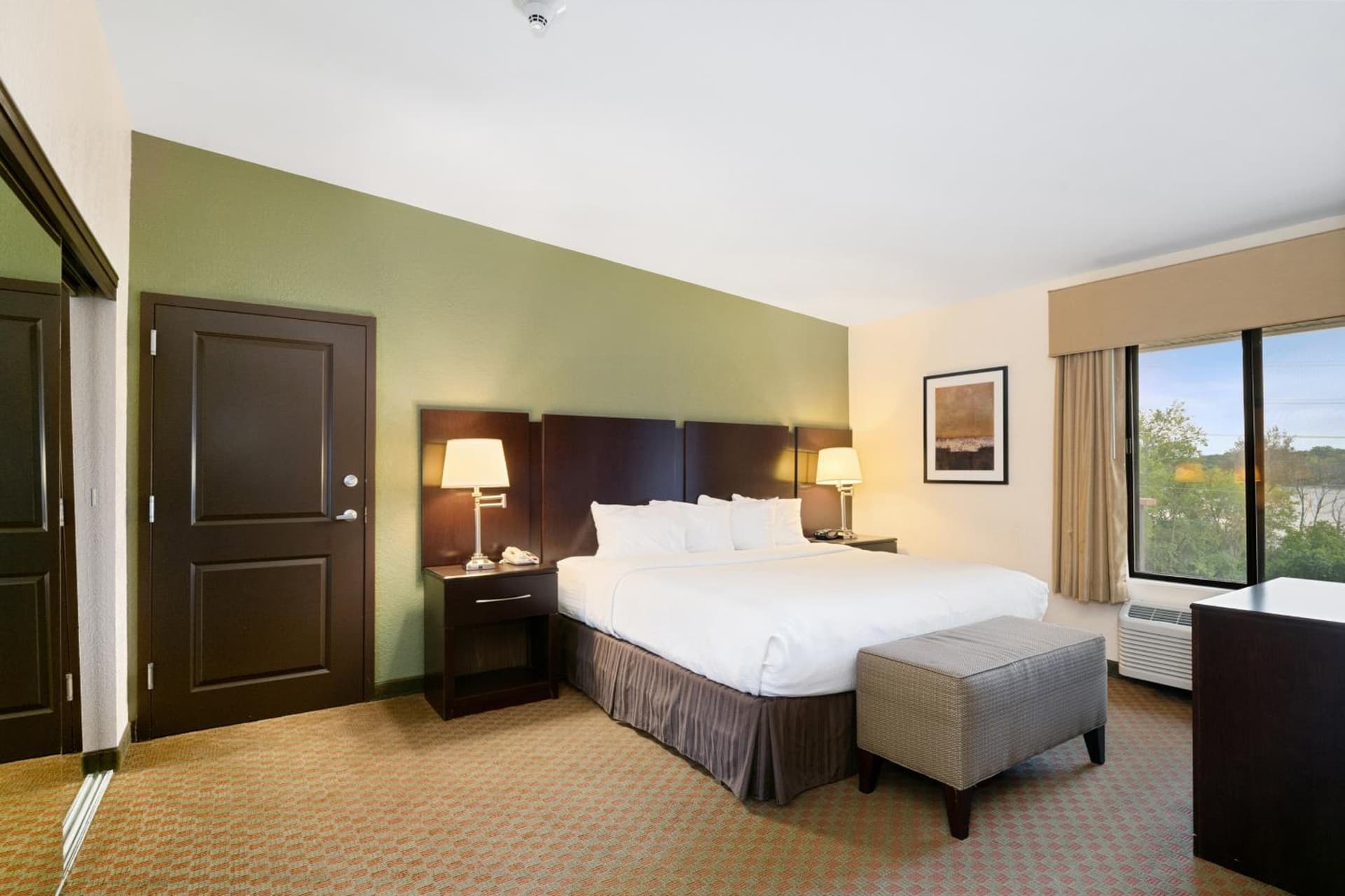 Antioch Hotel & Suites gallery photo in Antioch, IL — image 5