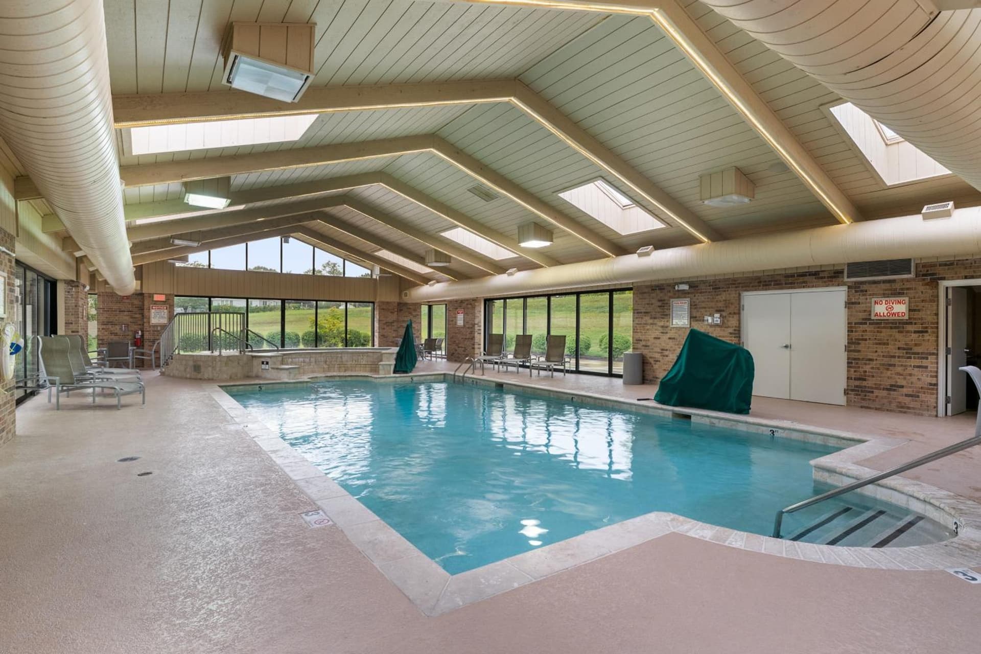 Antioch Hotel & Suites gallery photo in Antioch, IL — image 10