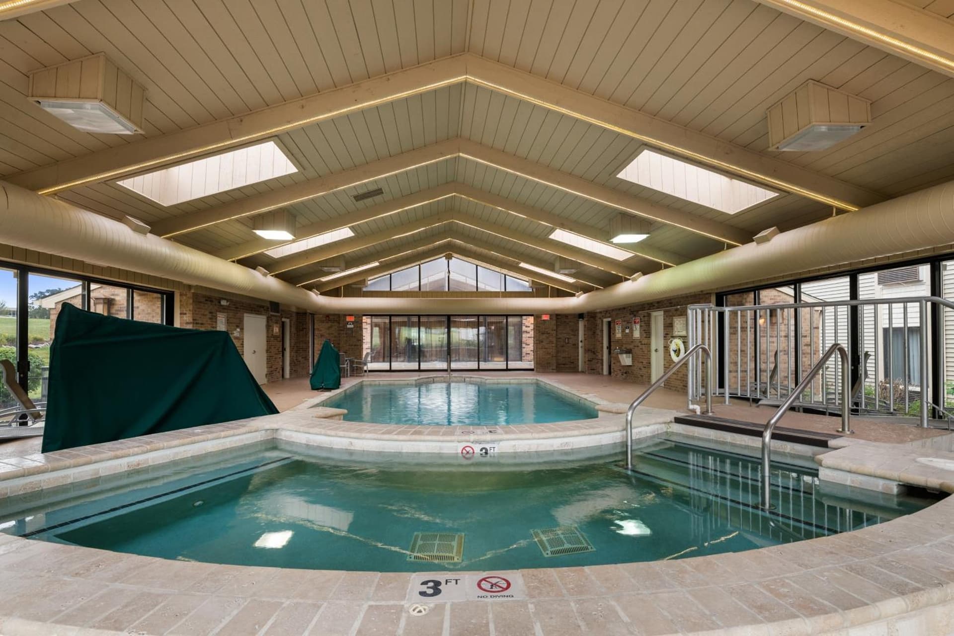 Antioch Hotel & Suites gallery photo in Antioch, IL — image 16