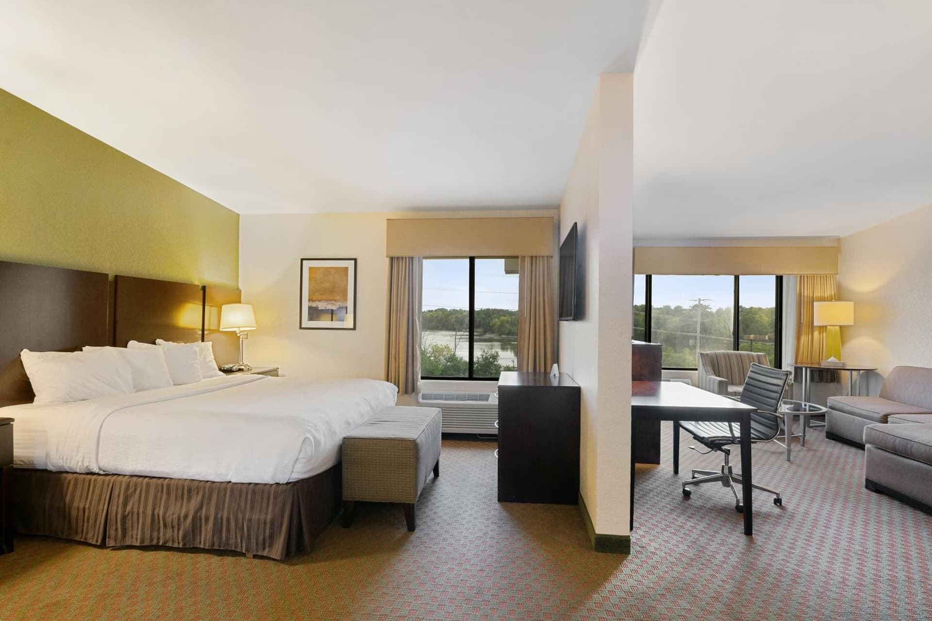 Antioch Hotel & Suites gallery photo in Antioch, IL — image 17