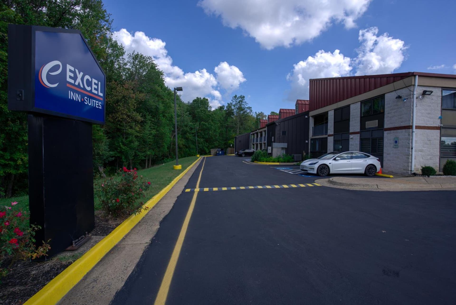 Excel Inn & Suites interior in Fredericksburg, VA — gallery photo 2