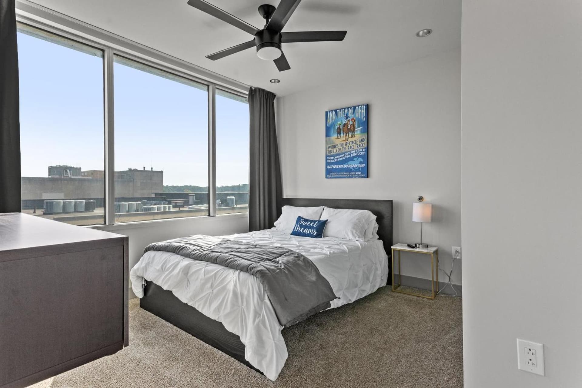 175 LEX - Walkable Downtown Lexington & Rupp Arena - Full Condos interior in Lexington, KY — gallery photo 2