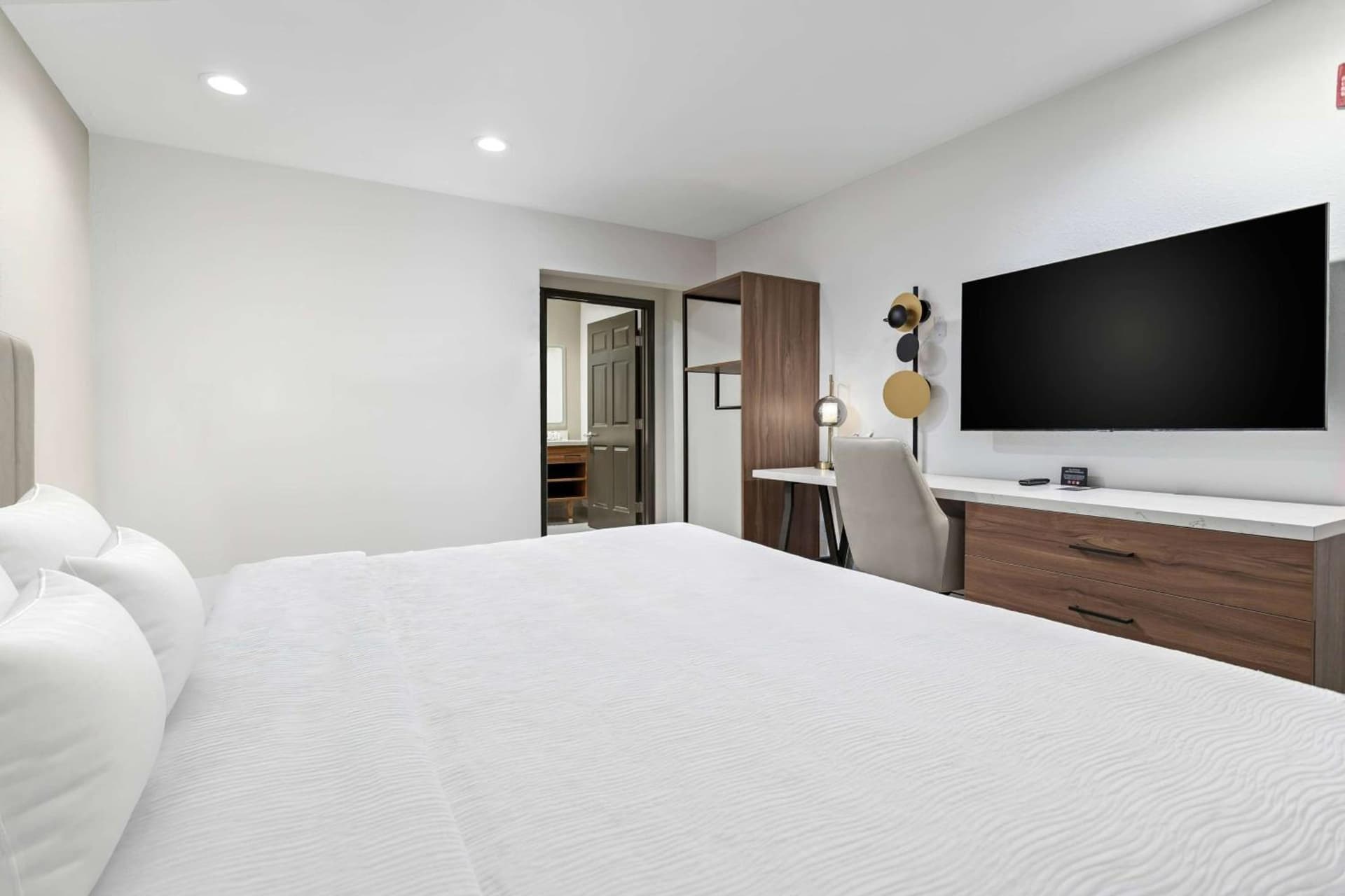 Baymont by Wyndham Beaumont gallery photo in Beaumont, TX — image 28