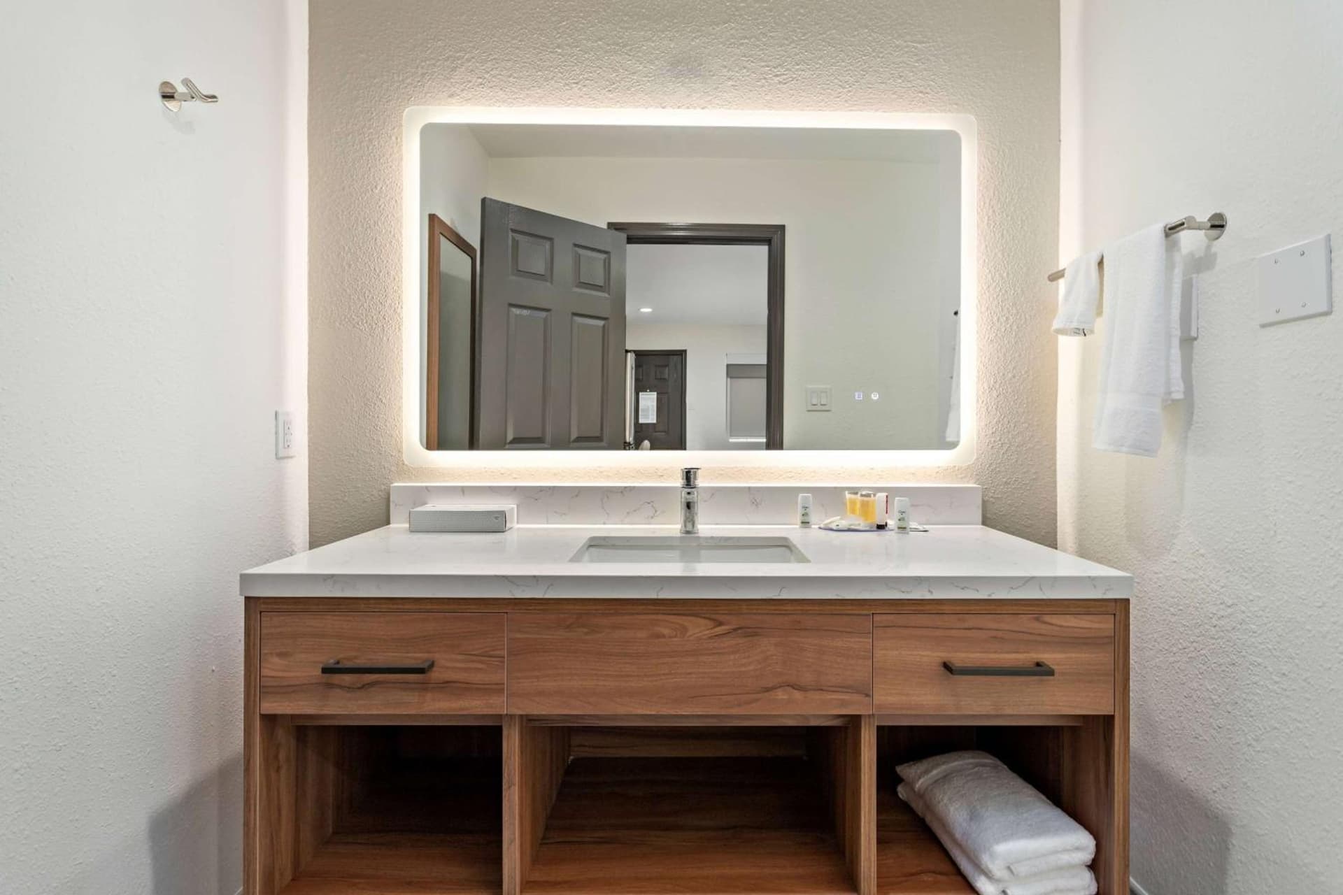 Baymont by Wyndham Beaumont gallery photo in Beaumont, TX — image 53