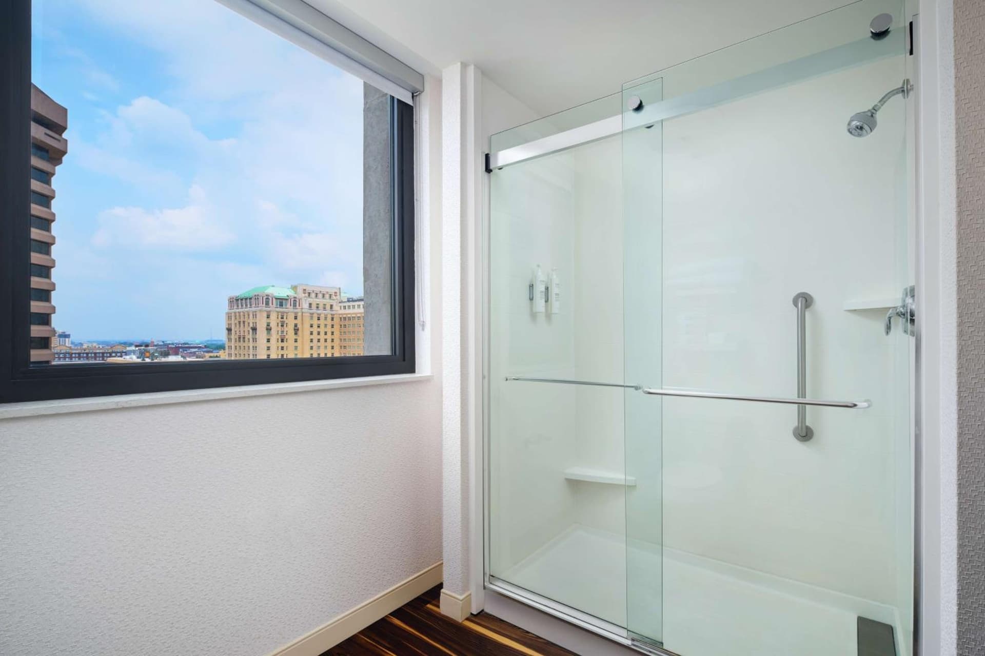 Hampton Inn & Suites - Richmond - Downtown, VA interior in Richmond, VA — gallery photo 2