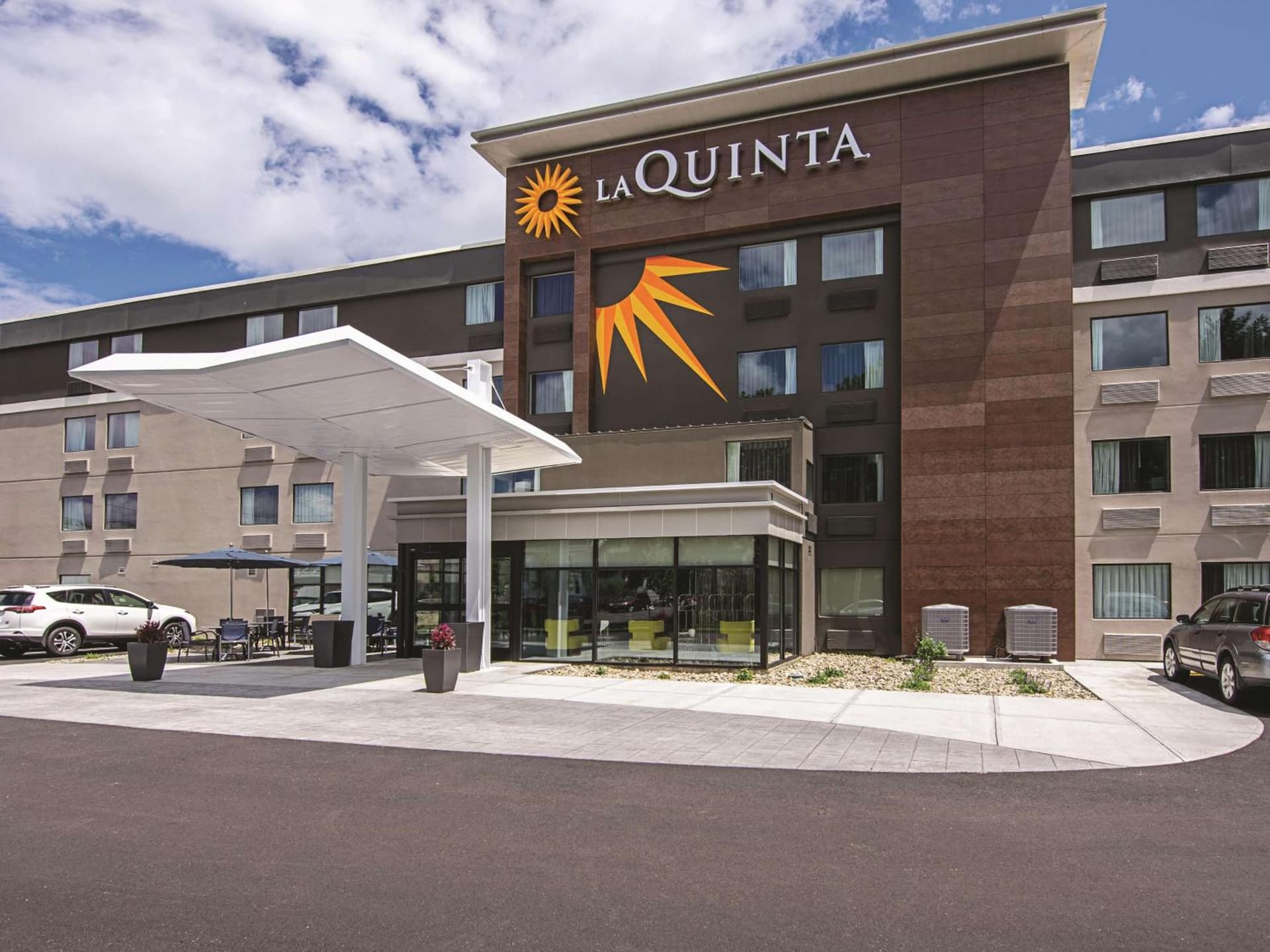 La Quinta Inn & Suites by Wyndham Portland DT Maine Med featured exterior or lobby in Portland, ME — similar hotel