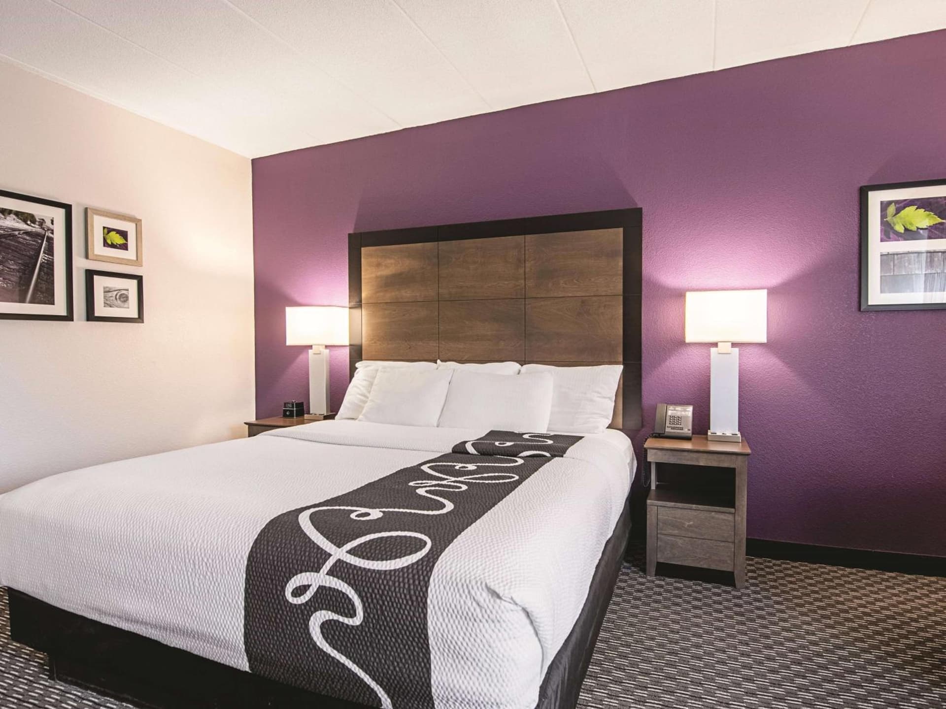 La Quinta Inn & Suites by Wyndham Portland DT Maine Med interior in Portland, ME — gallery photo 2