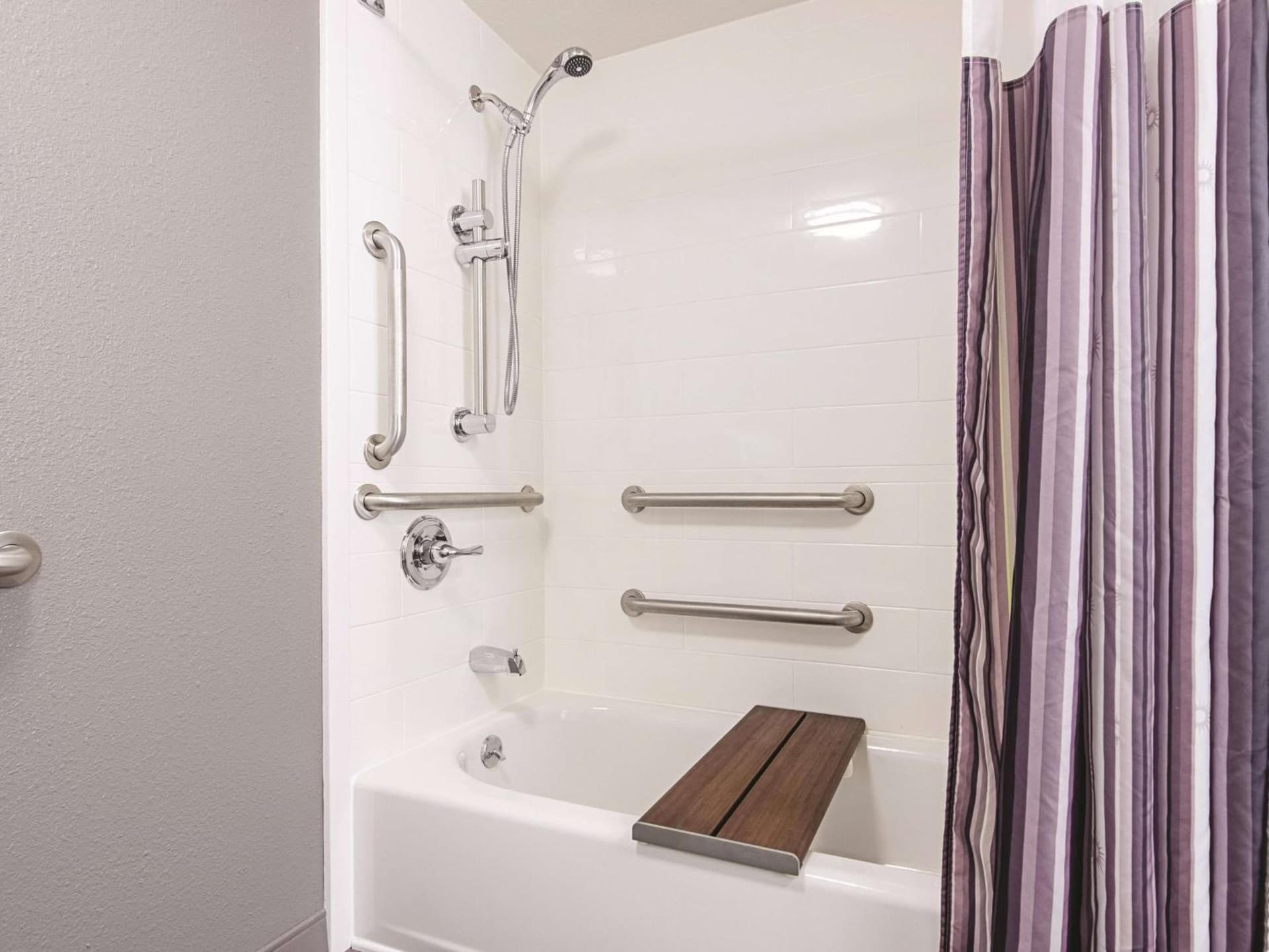 La Quinta Inn & Suites by Wyndham Portland DT Maine Med gallery photo in Portland, ME — image 9