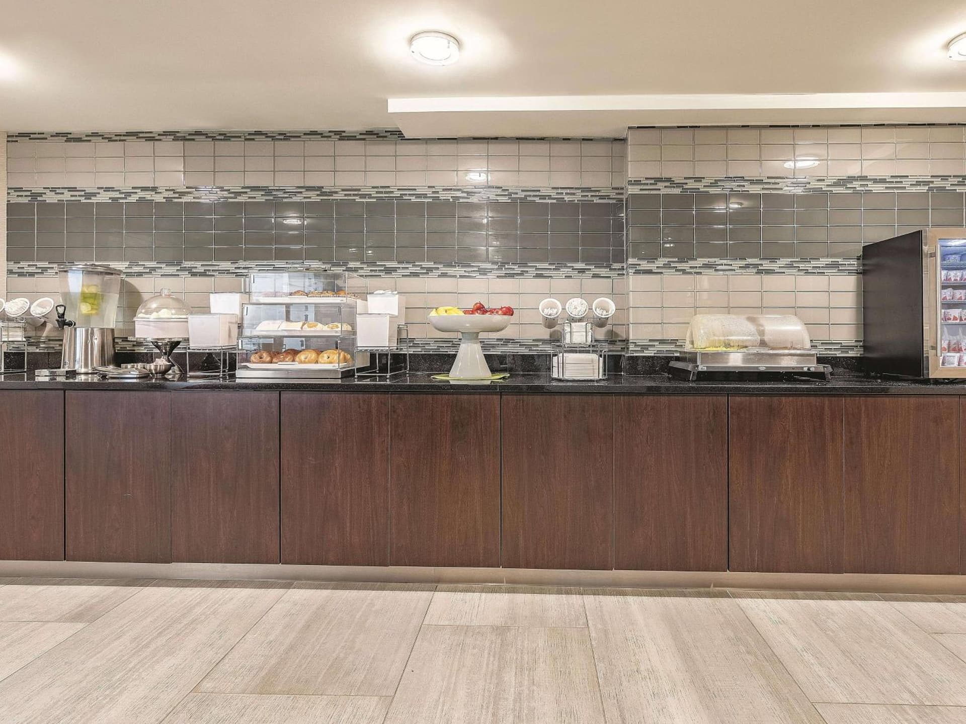 La Quinta Inn & Suites by Wyndham Portland DT Maine Med gallery photo in Portland, ME — image 40