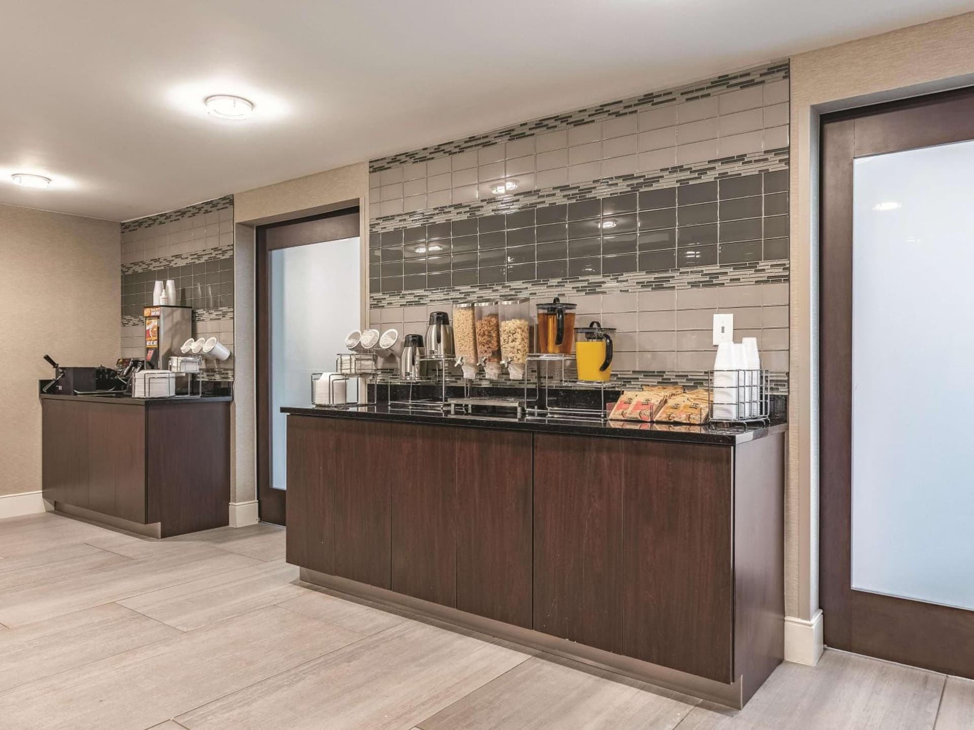 La Quinta Inn & Suites by Wyndham Portland DT Maine Med gallery photo in Portland, ME — image 45