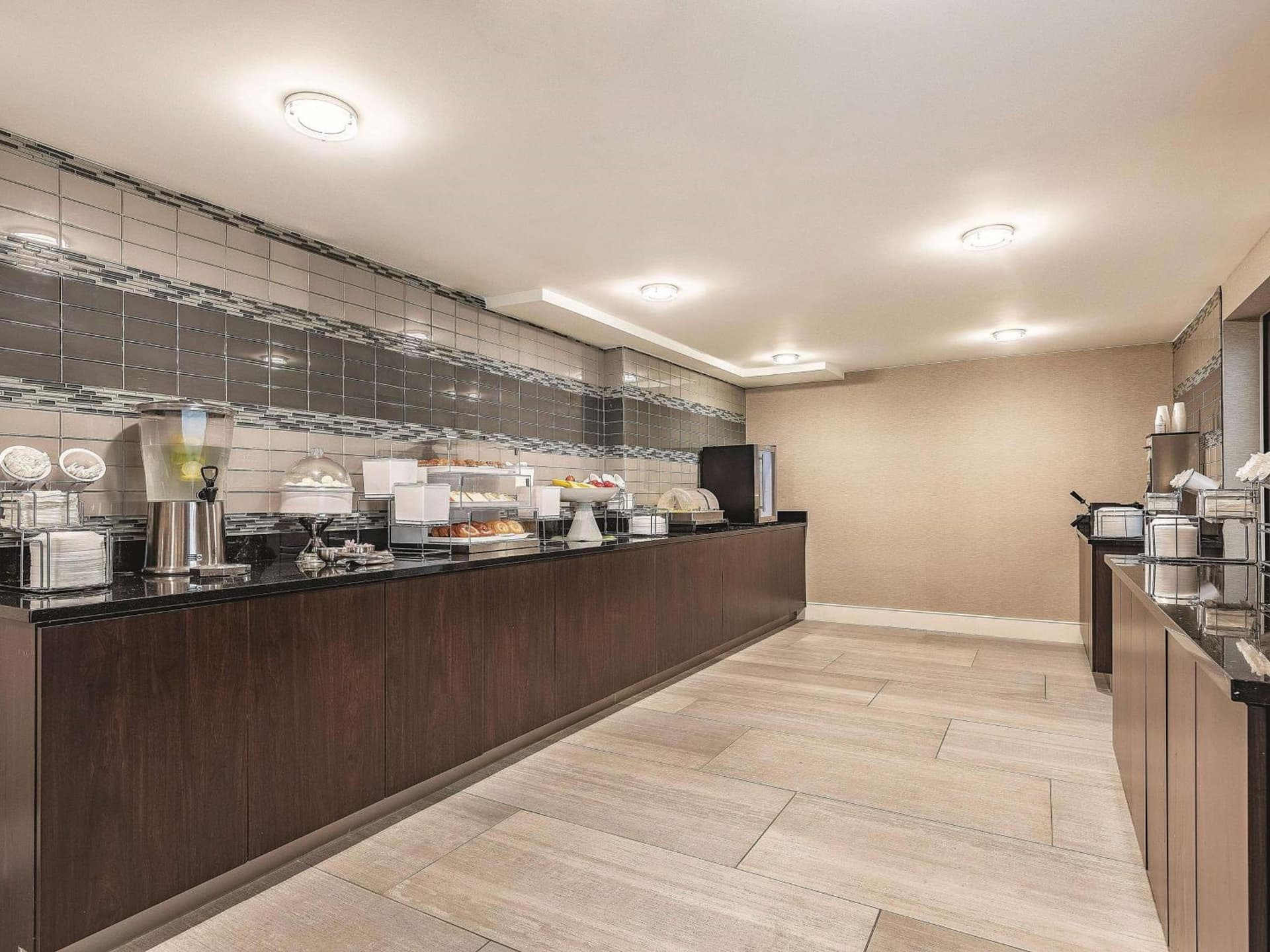 La Quinta Inn & Suites by Wyndham Portland DT Maine Med gallery photo in Portland, ME — image 31
