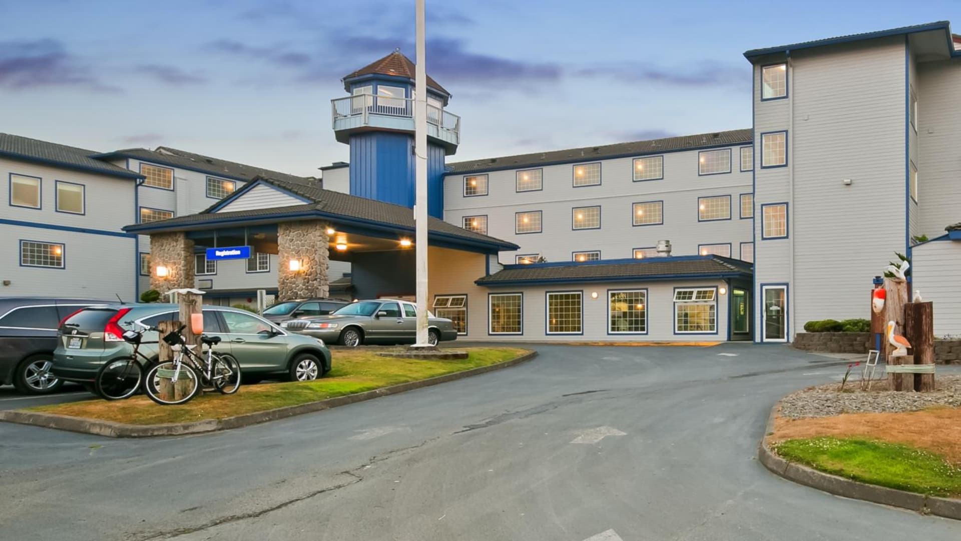 Lighthouse Suites Inn featured exterior or lobby in Ocean Shores, WA — similar hotel