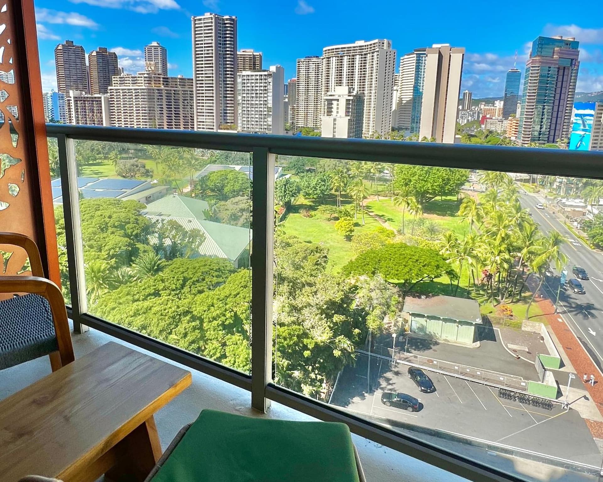 Luana Waikiki Park Views - no resort fees interior in Honolulu, HI — gallery photo 2