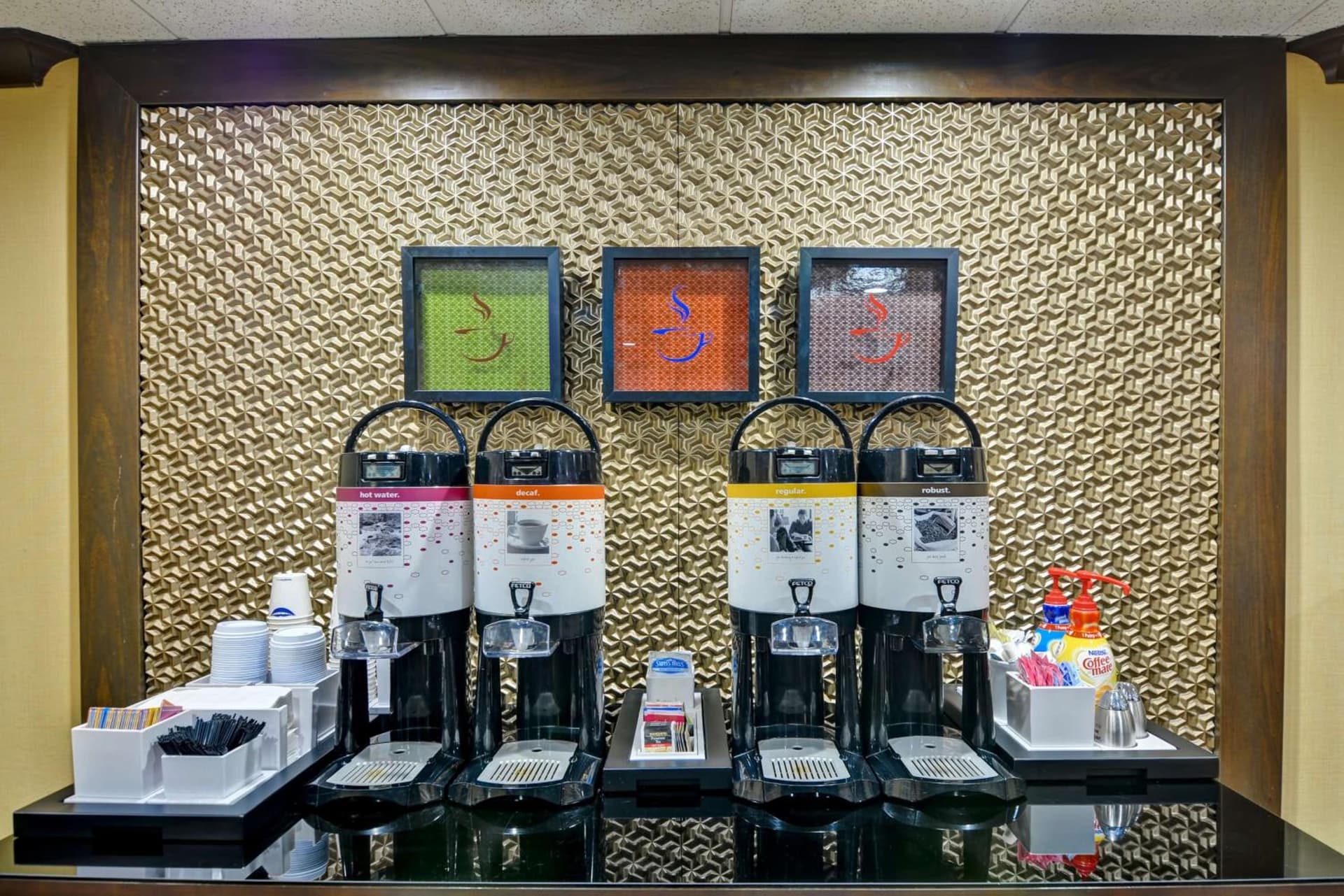 Hampton Inn Albany-Wolf Road gallery photo in Albany, NY — image 34