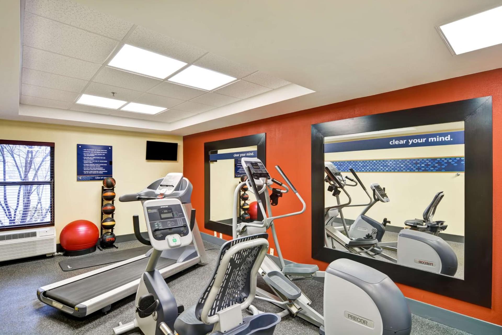 Hampton Inn Albany-Wolf Road gallery photo in Albany, NY — image 23