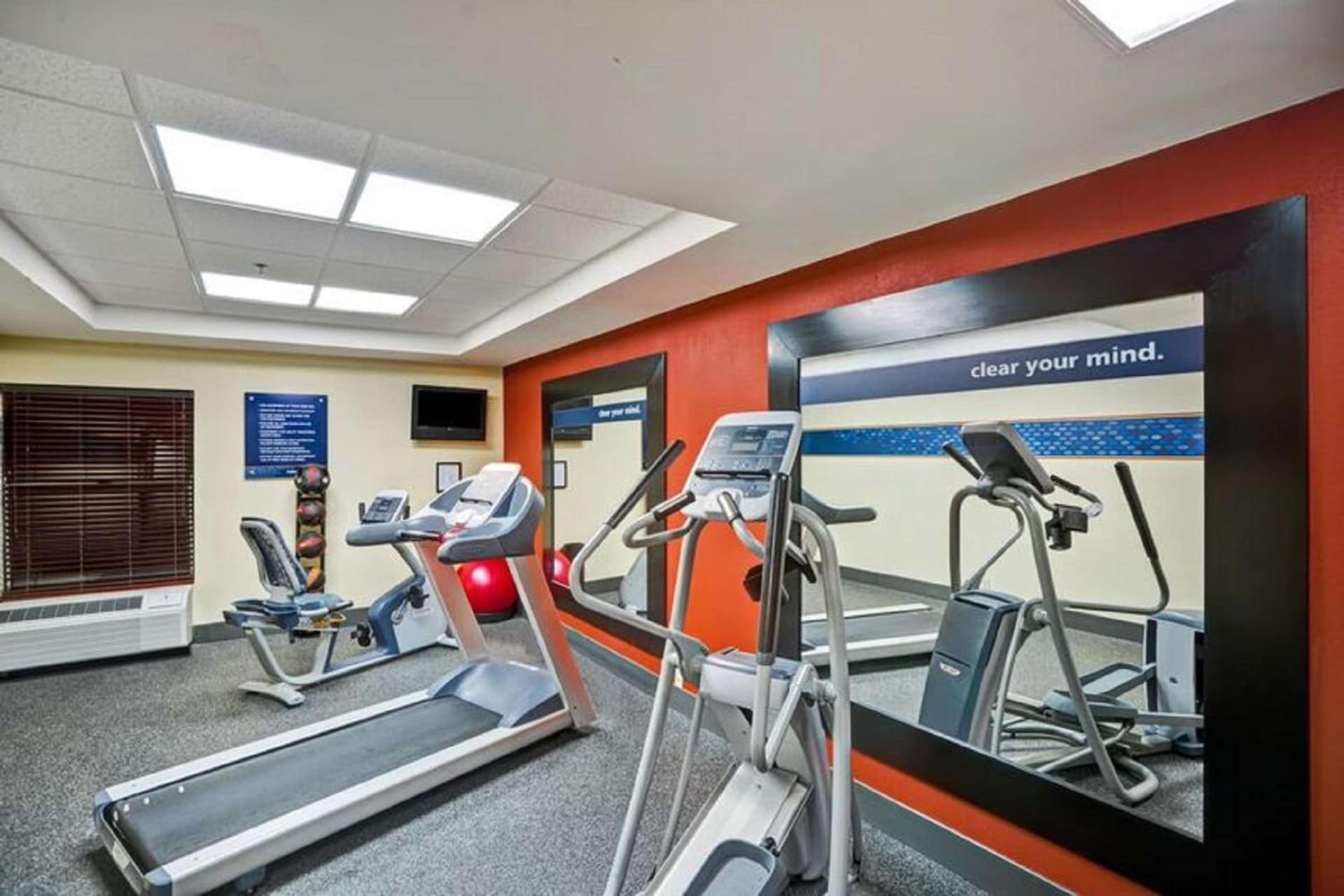 Hampton Inn Albany-Wolf Road gallery photo in Albany, NY — image 33