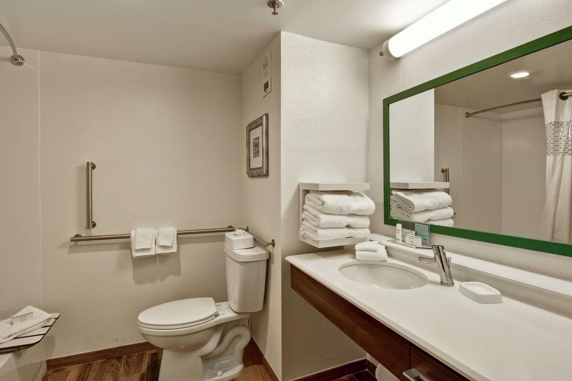 Hampton Inn Albany-Wolf Road gallery photo in Albany, NY — image 11