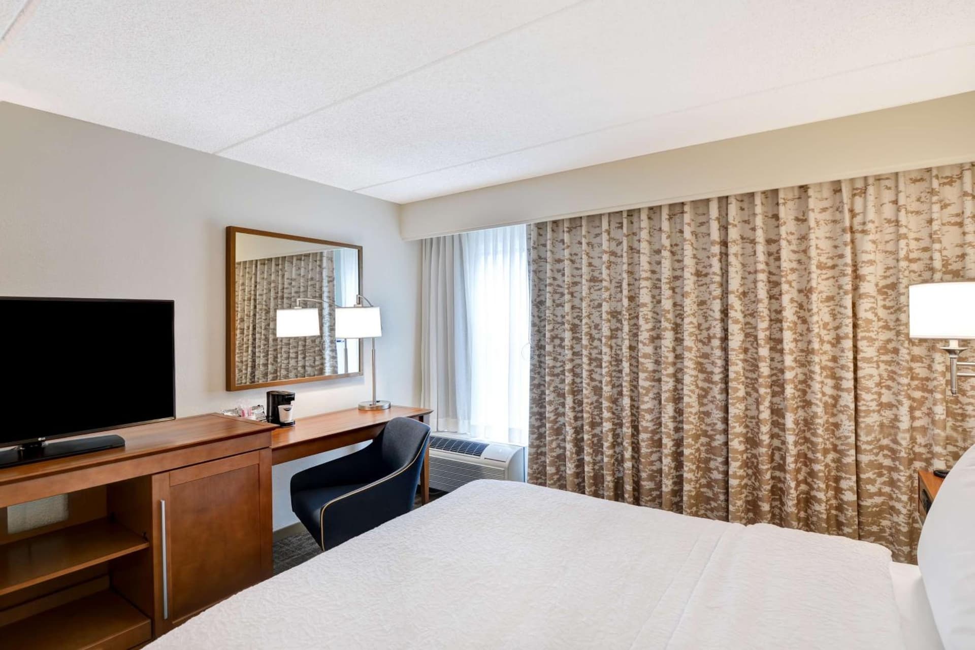Hampton Inn Albany-Wolf Road gallery photo in Albany, NY — image 31