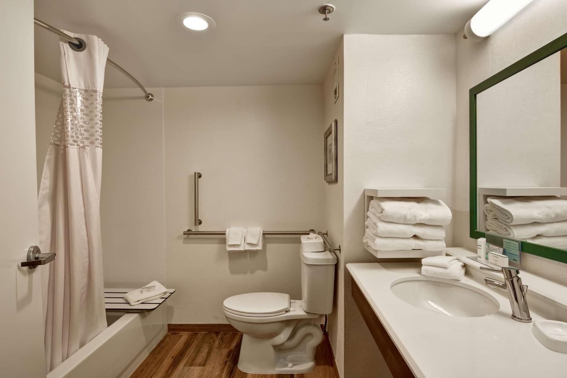 Hampton Inn Albany-Wolf Road gallery photo in Albany, NY — image 21