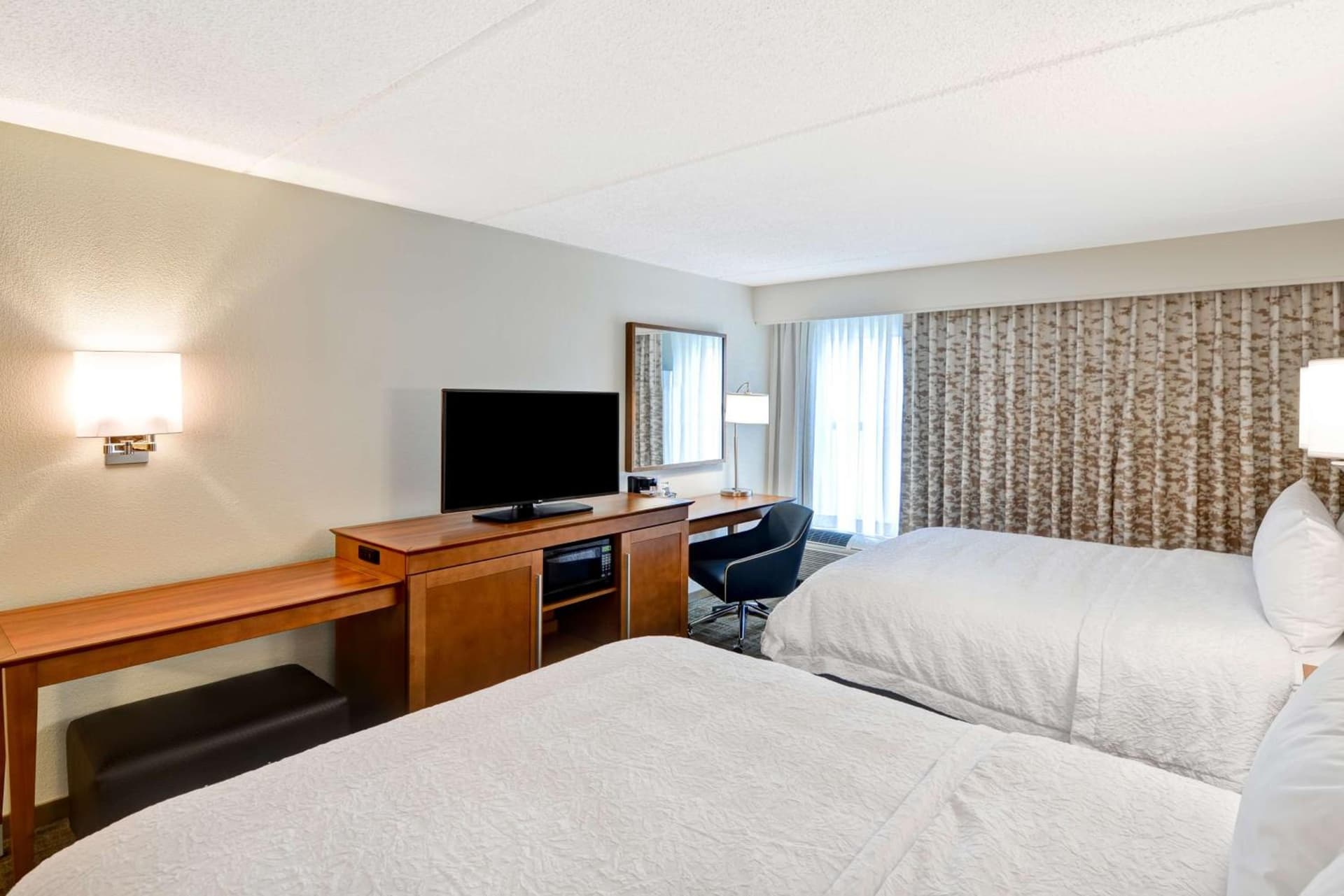 Hampton Inn Albany-Wolf Road gallery photo in Albany, NY — image 28