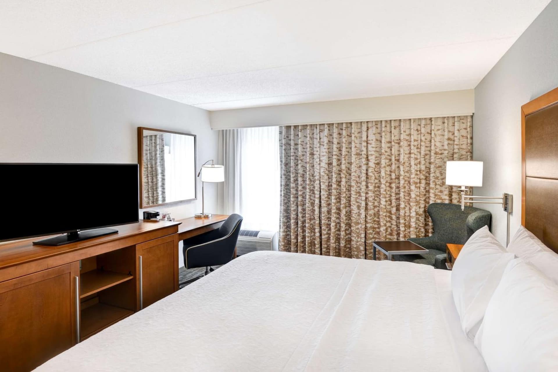 Hampton Inn Albany-Wolf Road gallery photo in Albany, NY — image 10