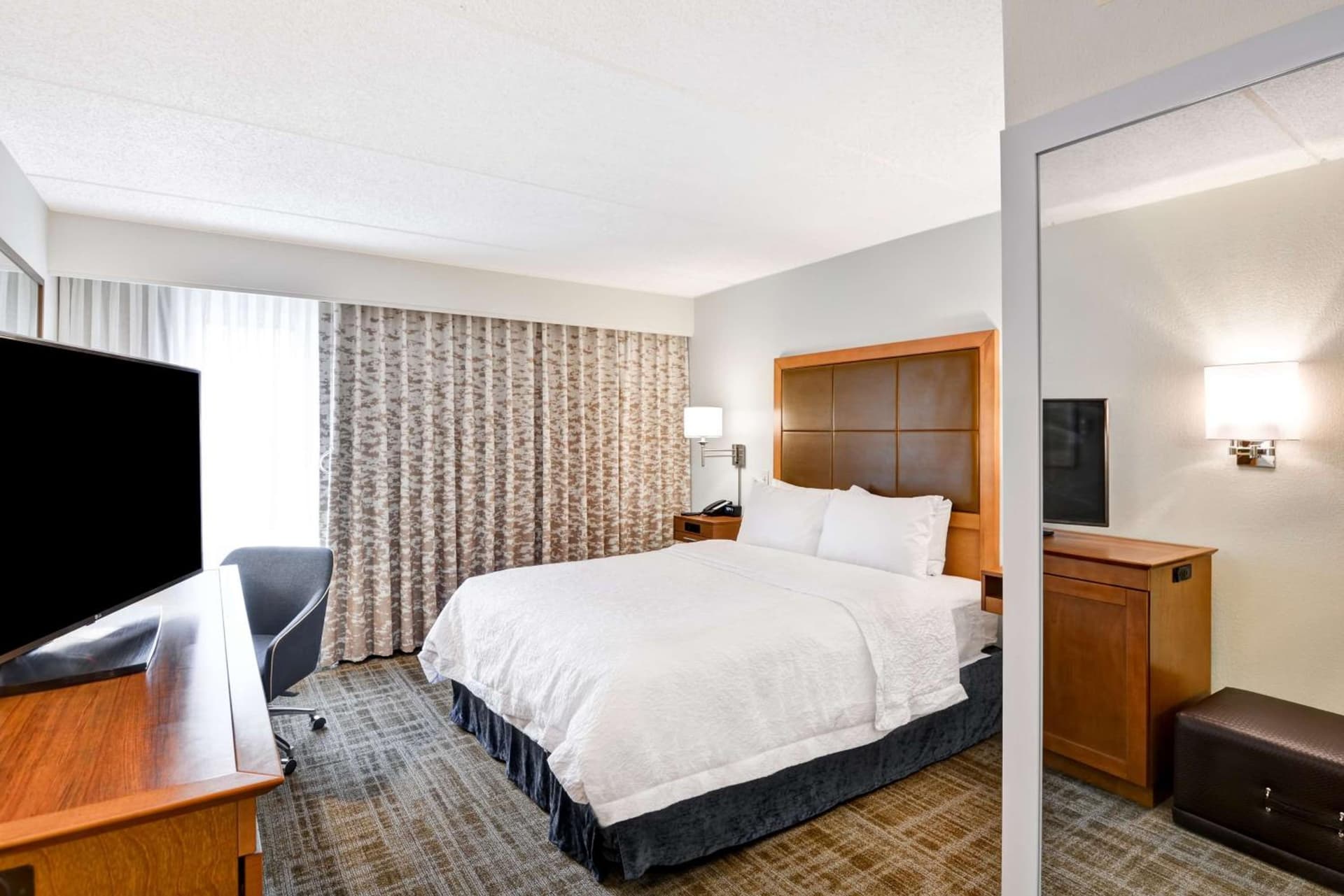 Hampton Inn Albany-Wolf Road gallery photo in Albany, NY — image 27
