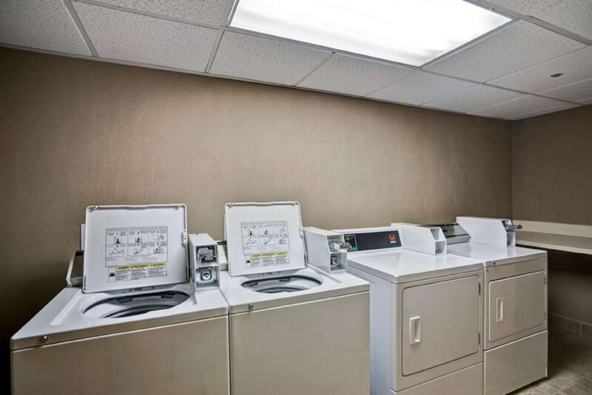 Hampton Inn Albany-Wolf Road gallery photo in Albany, NY — image 30