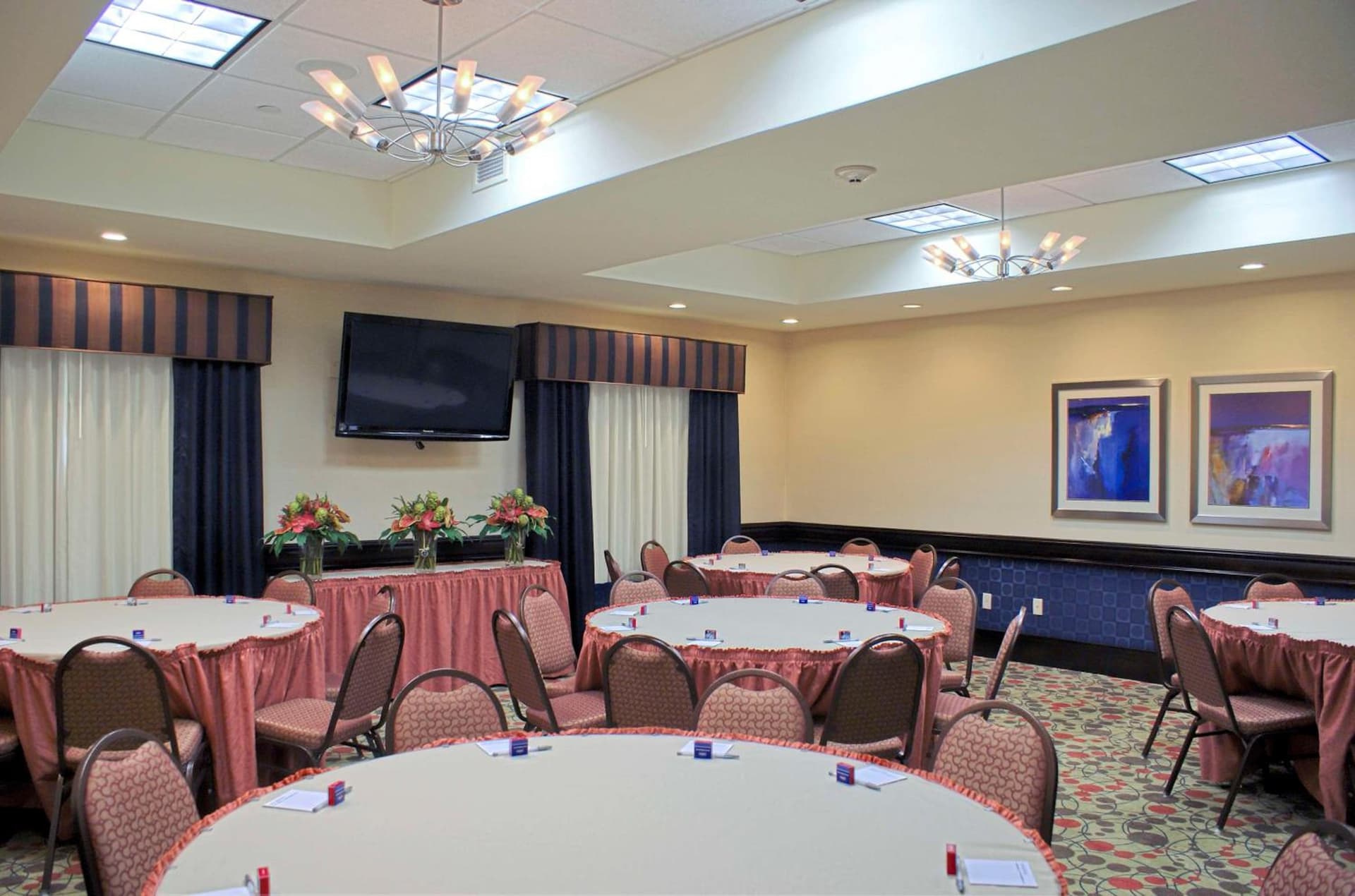 Hampton Inn Orange interior in Orange, TX — gallery photo 2