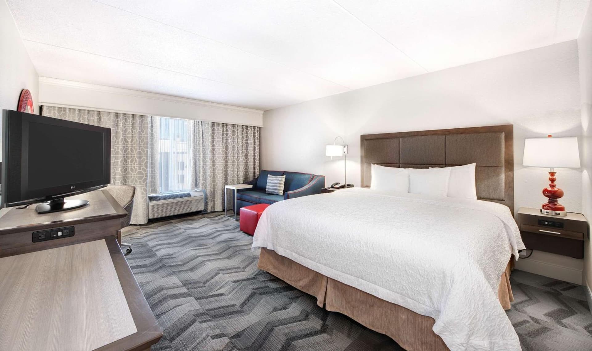 Hampton Inn & Suites Atlanta-Galleria interior in Atlanta, GA — gallery photo 2