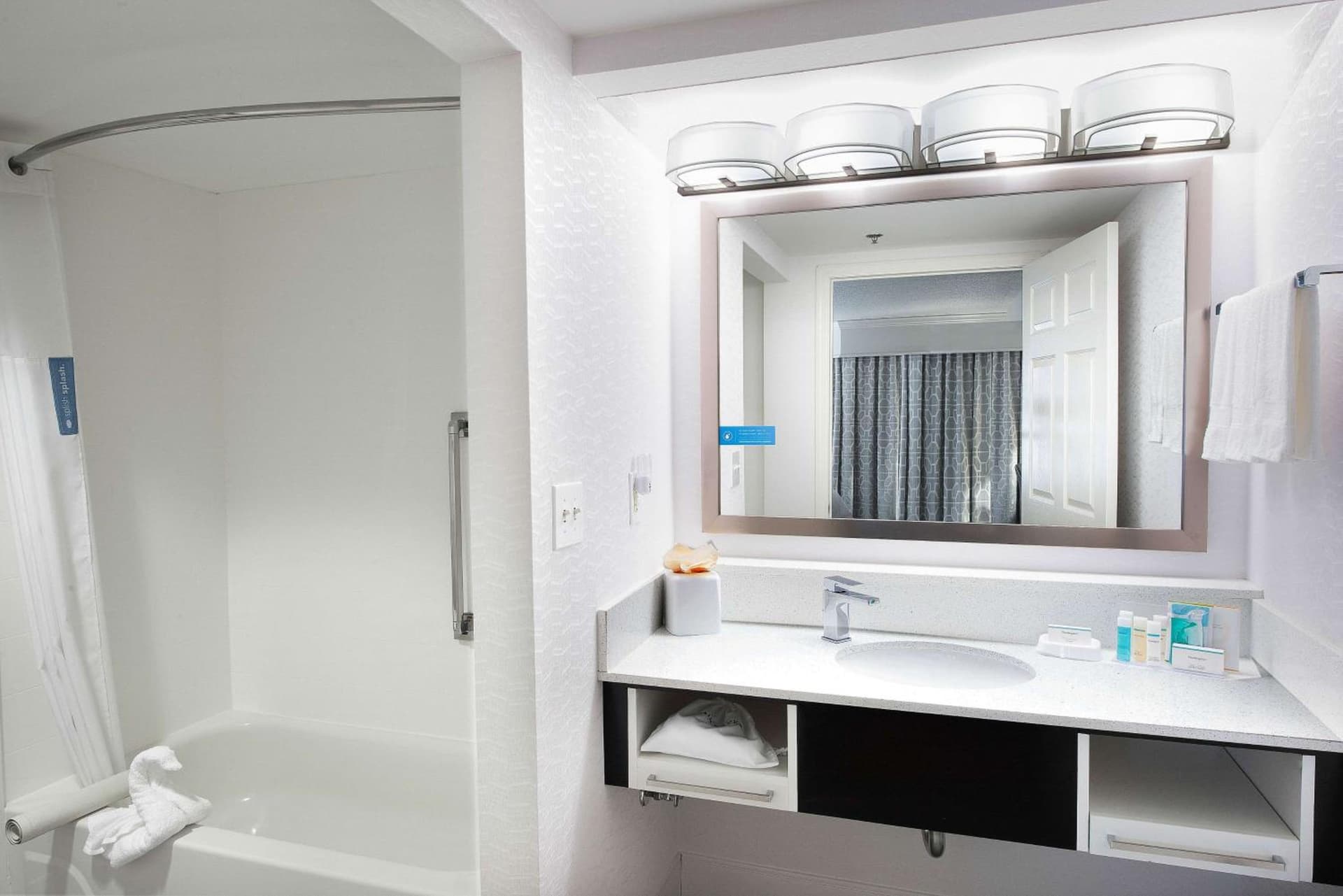 Hampton Inn & Suites Atlanta-Galleria gallery photo in Atlanta, GA — image 13