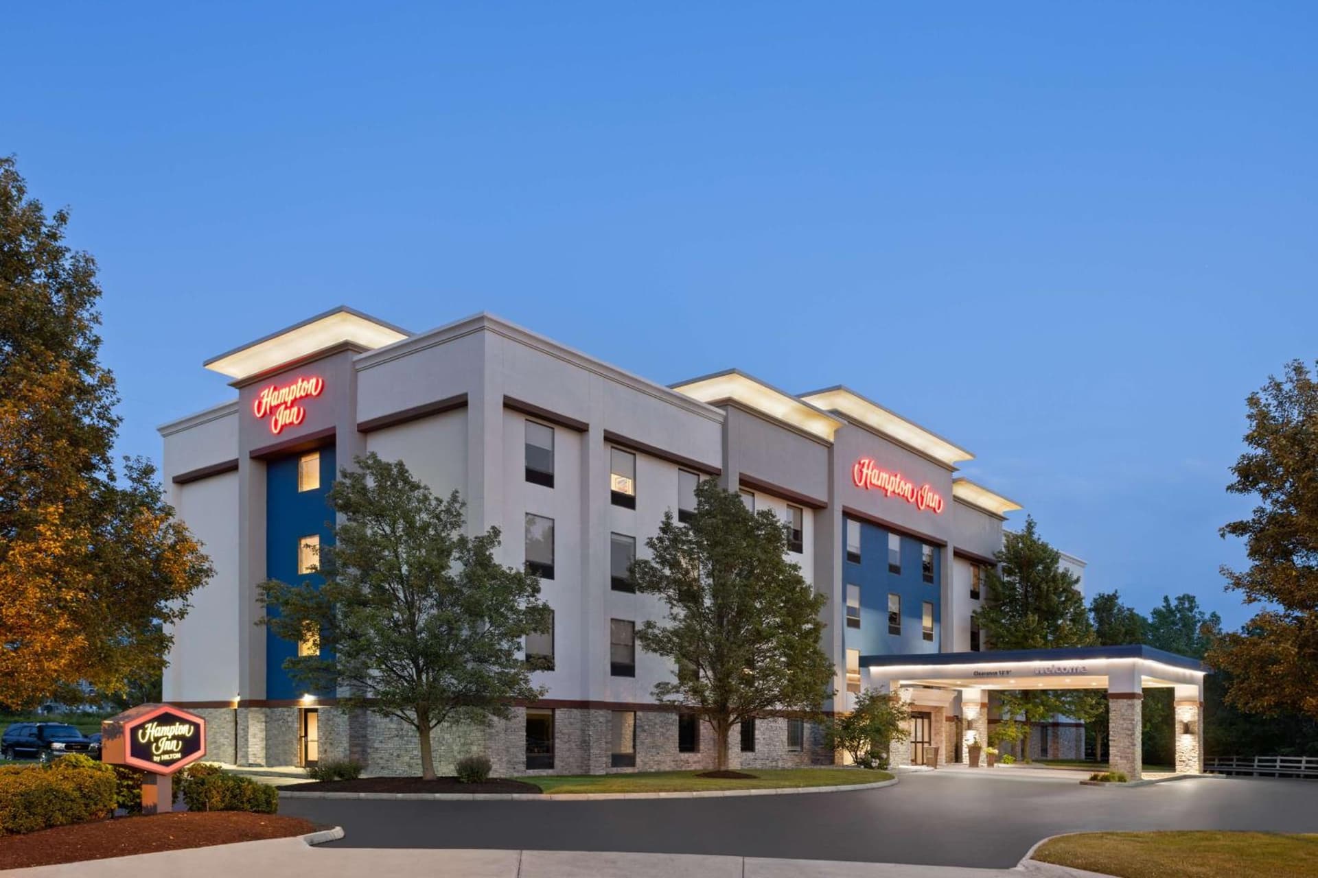 Hampton Inn Cleveland-Airport/Tiedeman Road featured exterior or lobby in Brooklyn, OH — similar hotel