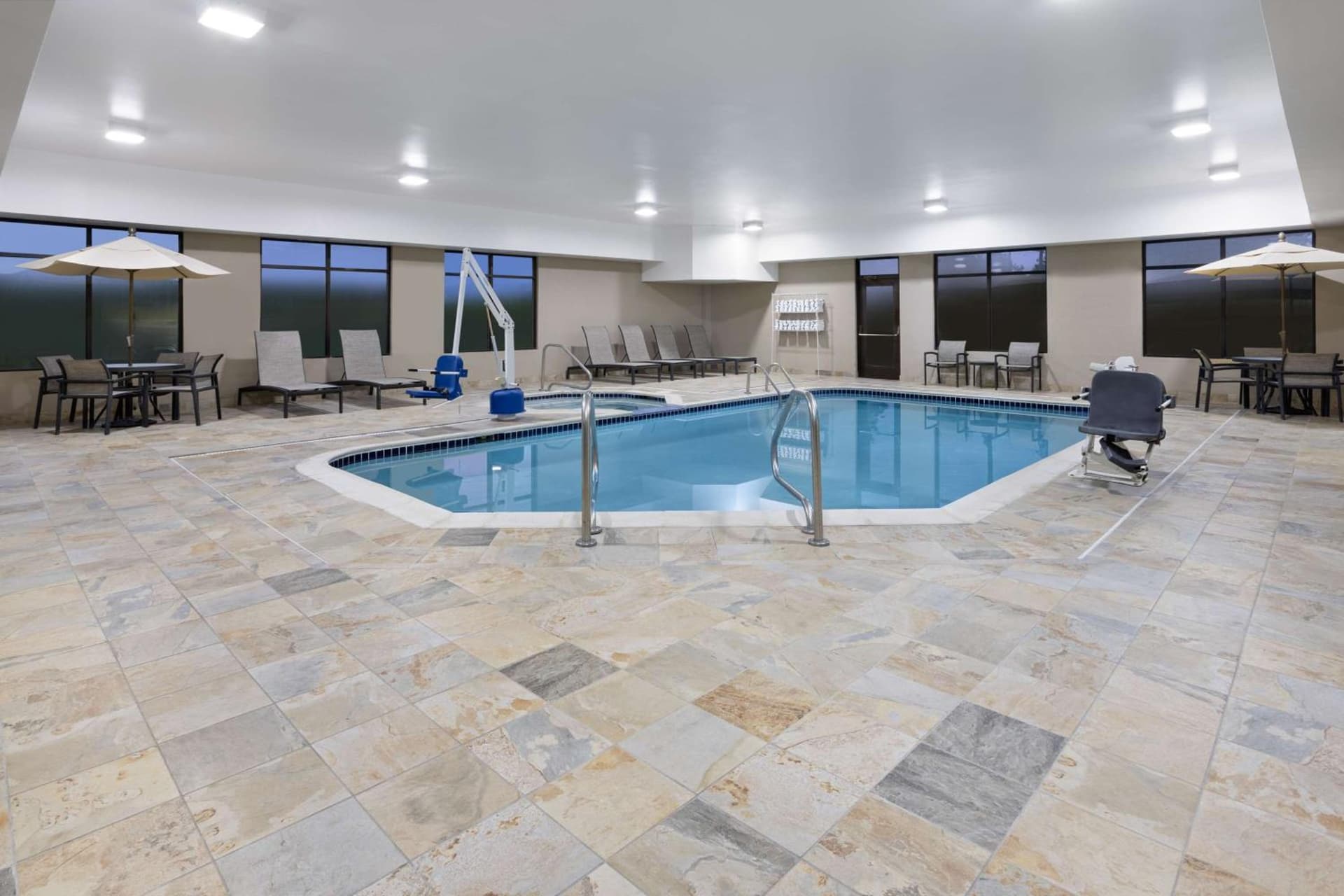 Hampton Inn Cleveland-Airport/Tiedeman Road gallery photo in Brooklyn, OH — image 8
