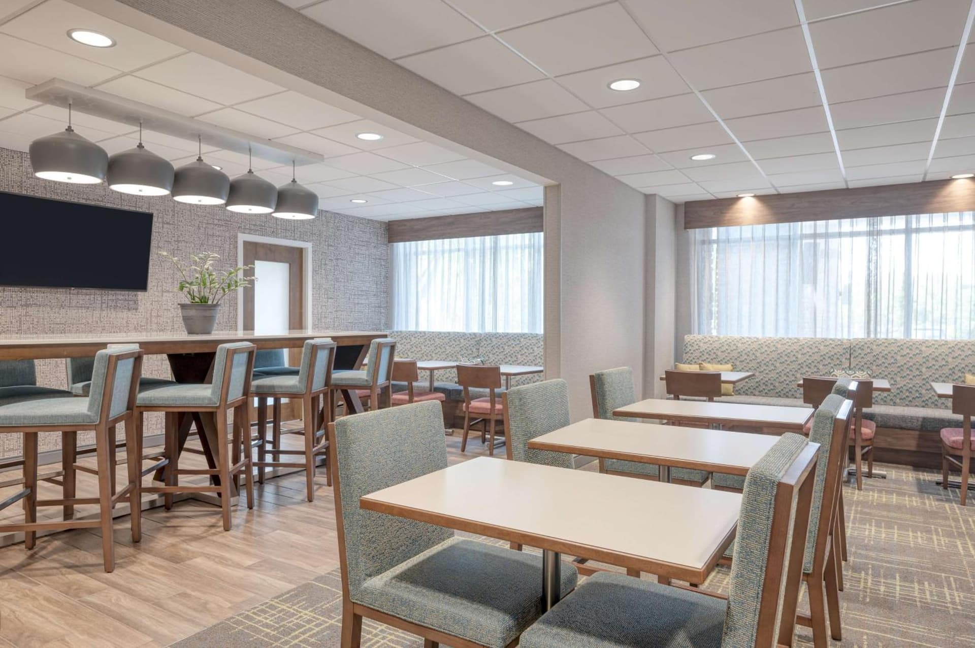 Hampton Inn Cleveland-Airport/Tiedeman Road gallery photo in Brooklyn, OH — image 16