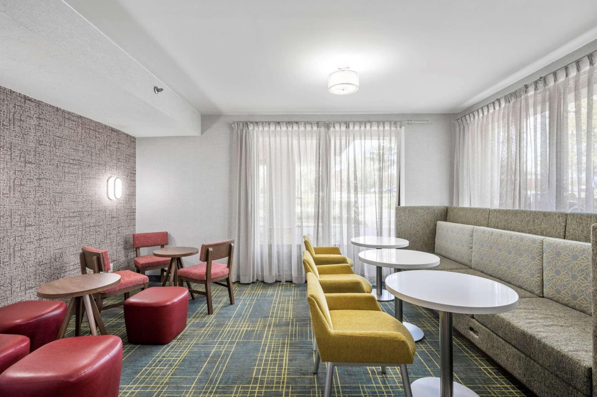 Hampton Inn Cleveland-Westlake property views in Westlake, OH — gallery photo 3