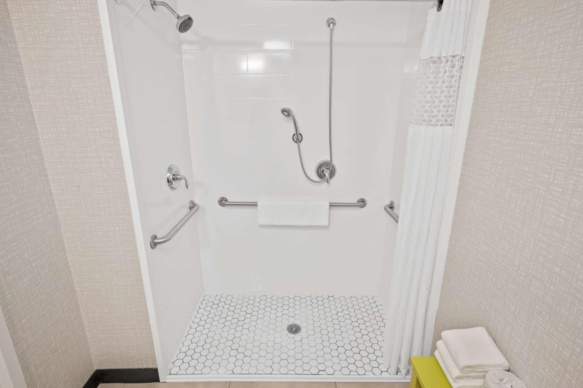 Hampton Inn Cleveland-Westlake gallery photo in Westlake, OH — image 38