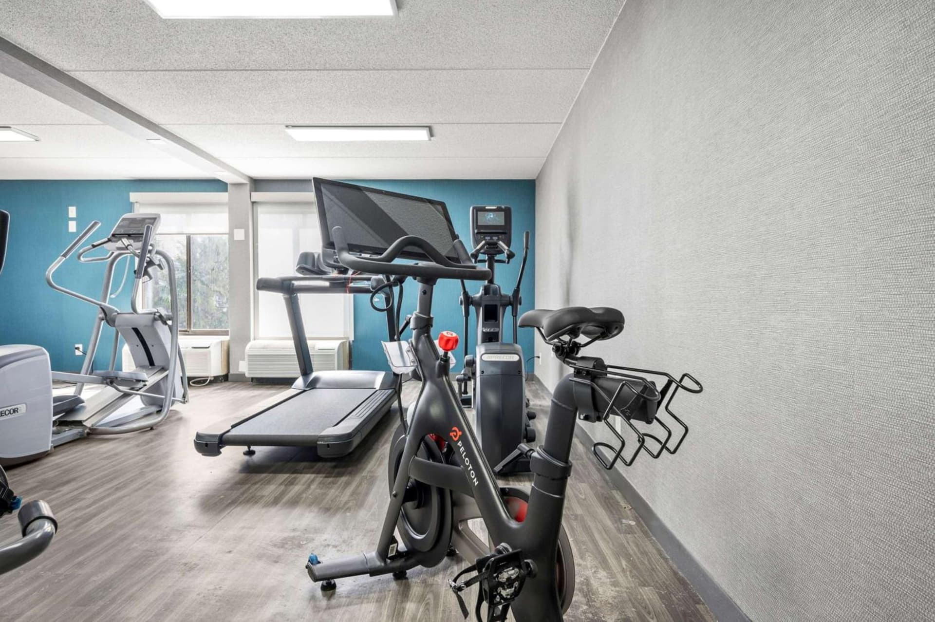Hampton Inn Cleveland-Westlake gallery photo in Westlake, OH — image 16