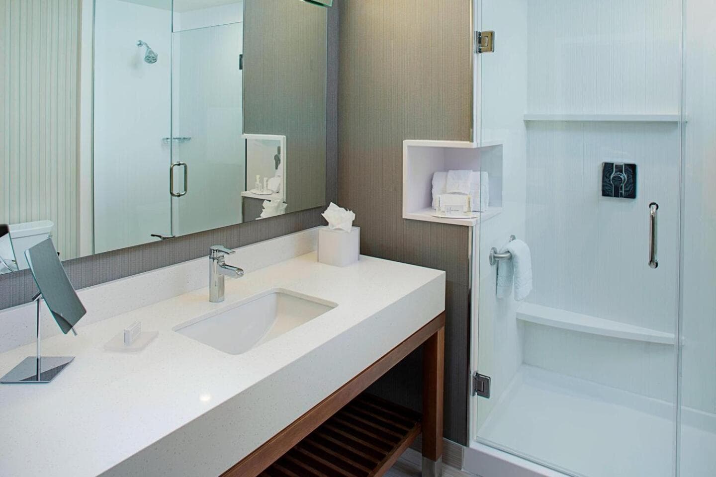 Courtyard by Marriott Dallas Carrollton and Carrollton Conference Center gallery photo in Carrollton, TX — image 8
