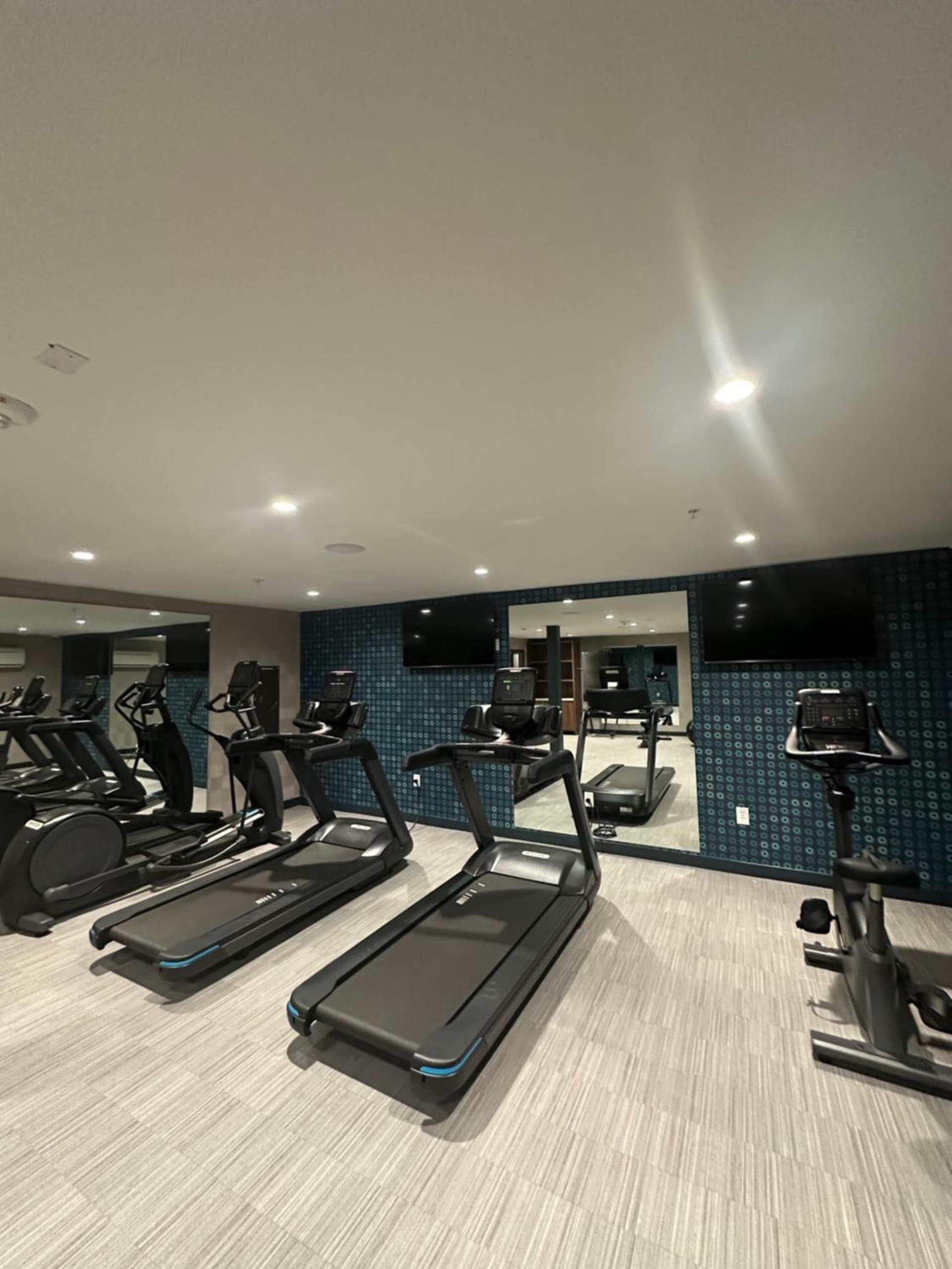 La Quinta Inn by Wyndham Columbia NE/Fort Jackson interior in Columbia, SC — gallery photo 2