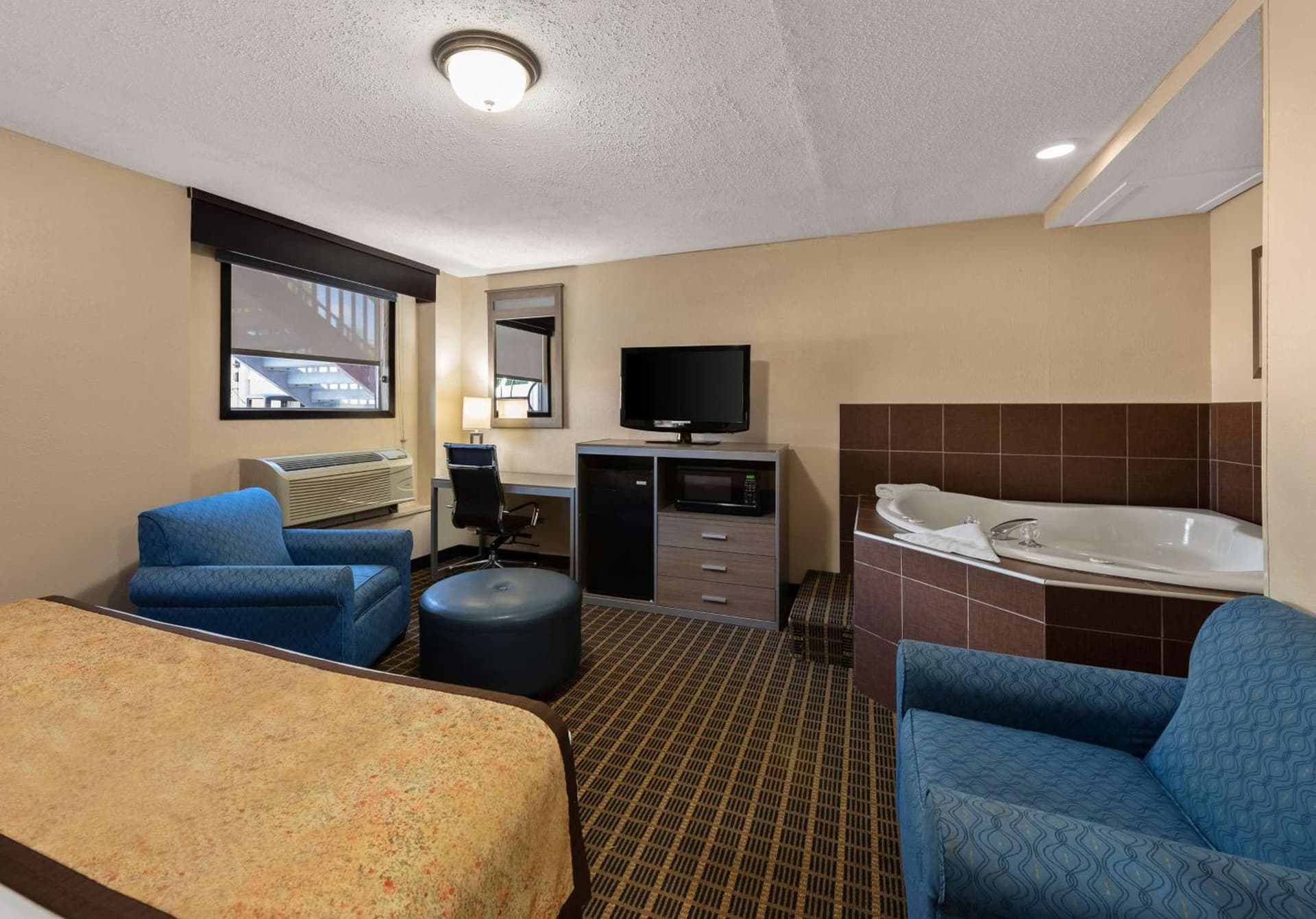 Best Western Adena Inn interior in Chillicothe, OH — gallery photo 2