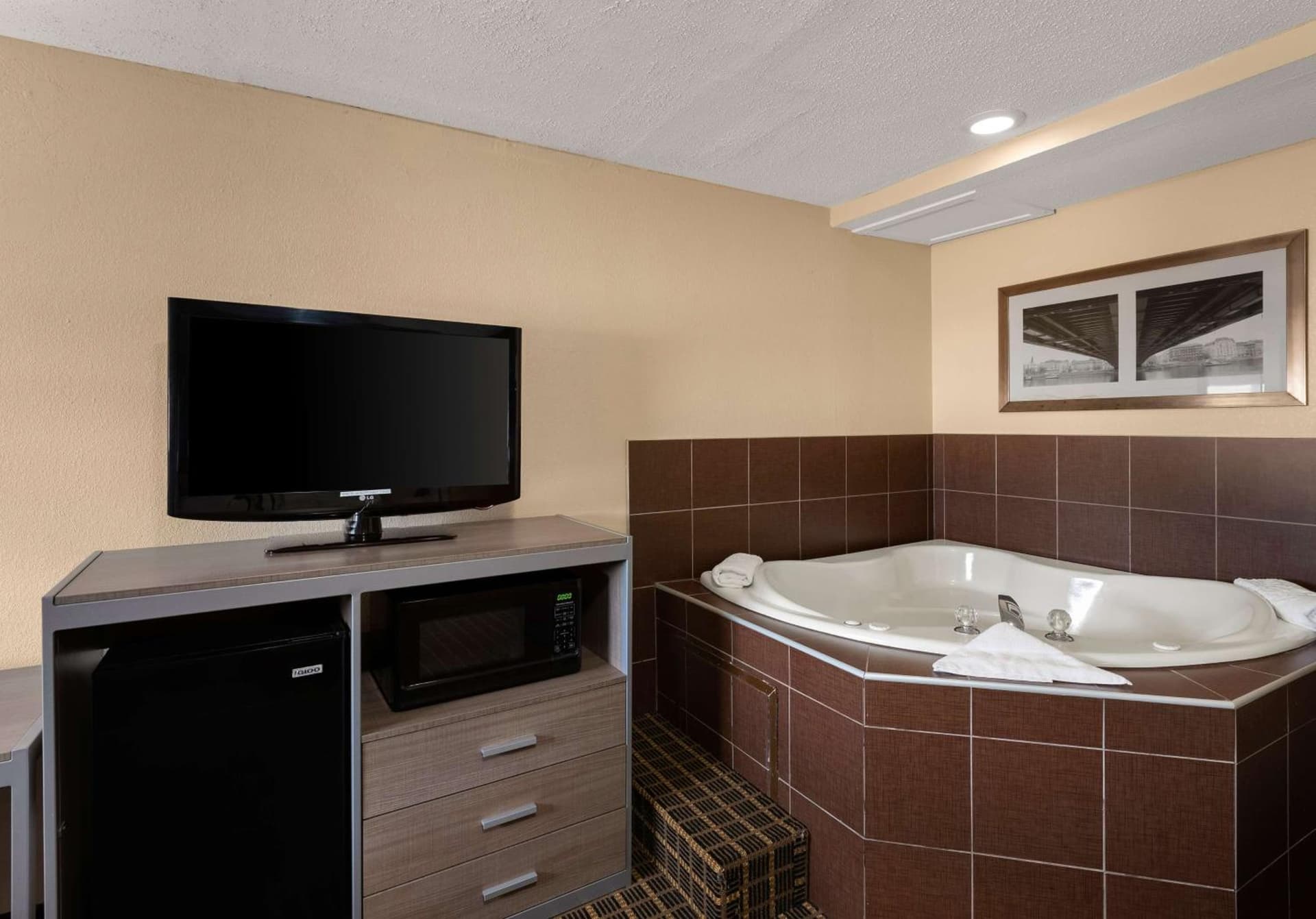 Best Western Adena Inn property views in Chillicothe, OH — gallery photo 3