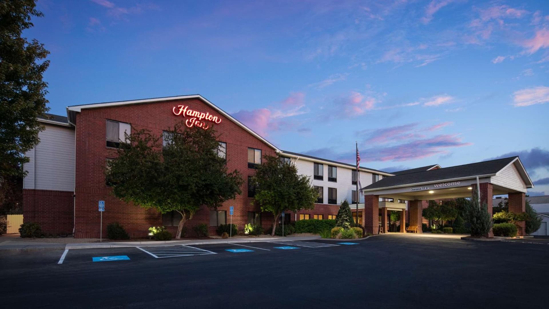 Hampton Inn Medford property views in Medford, OR — gallery photo 3