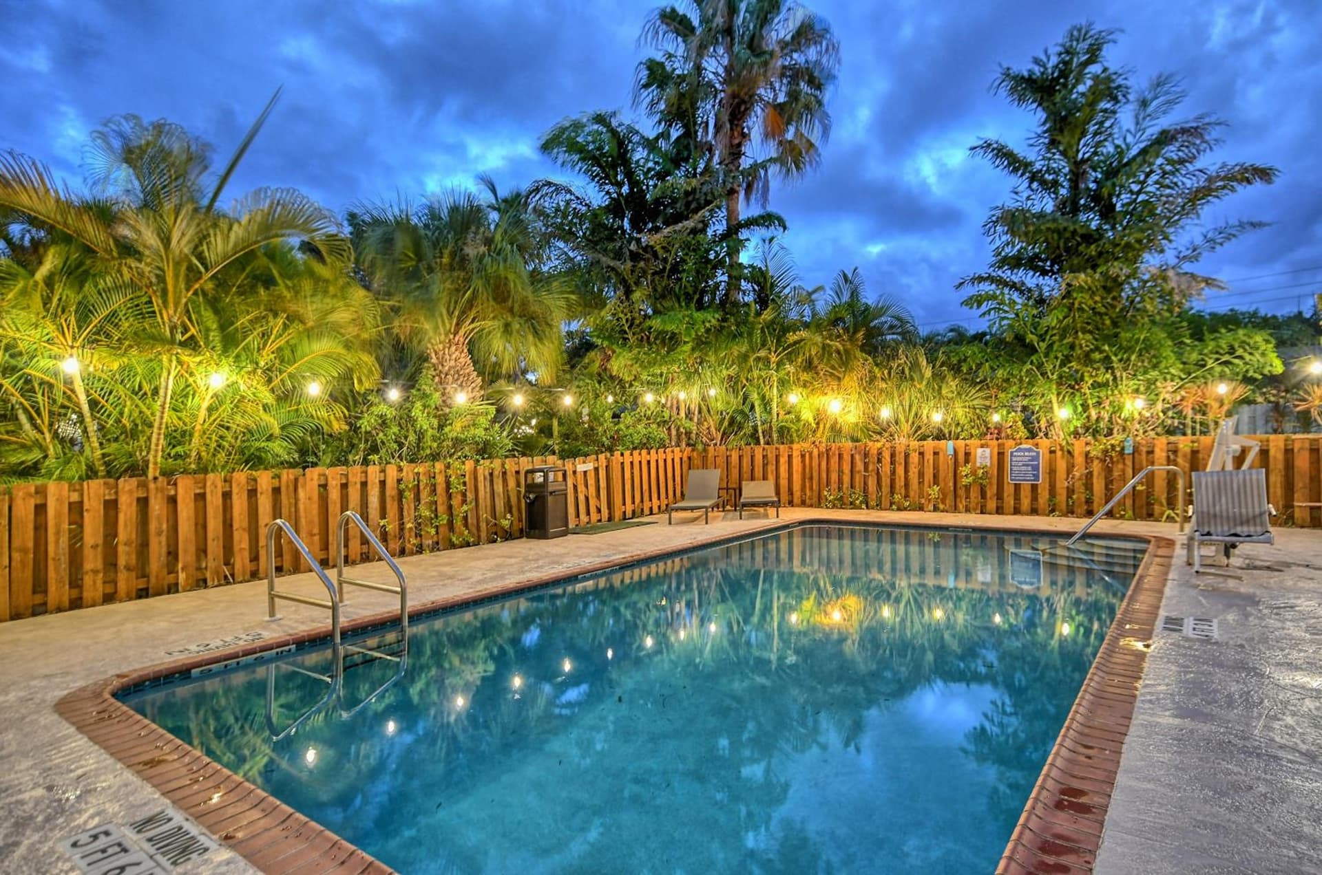 Siesta Key Palms Resort gallery photo in Sarasota, FL — image 148
