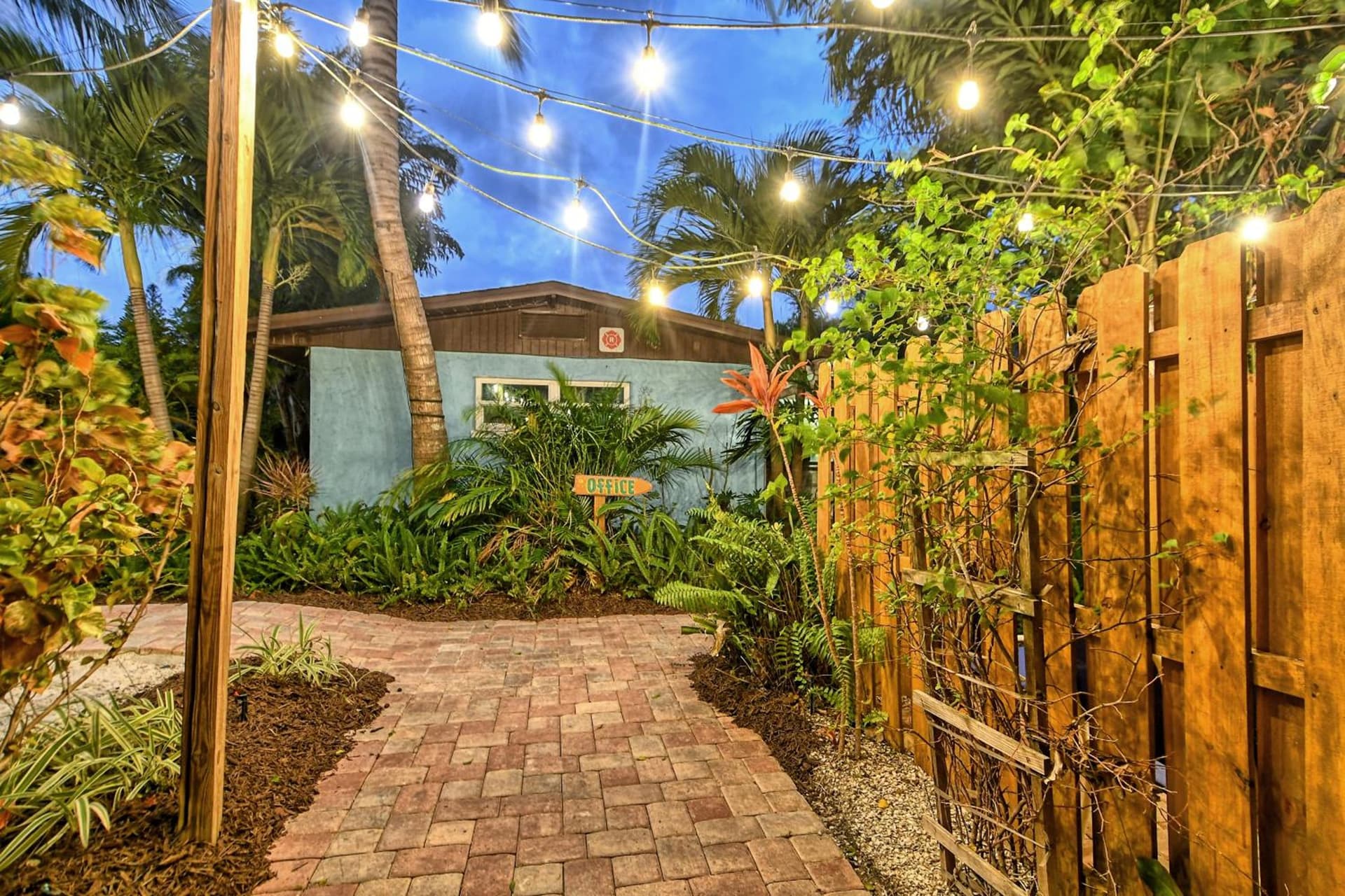 Siesta Key Palms Resort gallery photo in Sarasota, FL — image 149