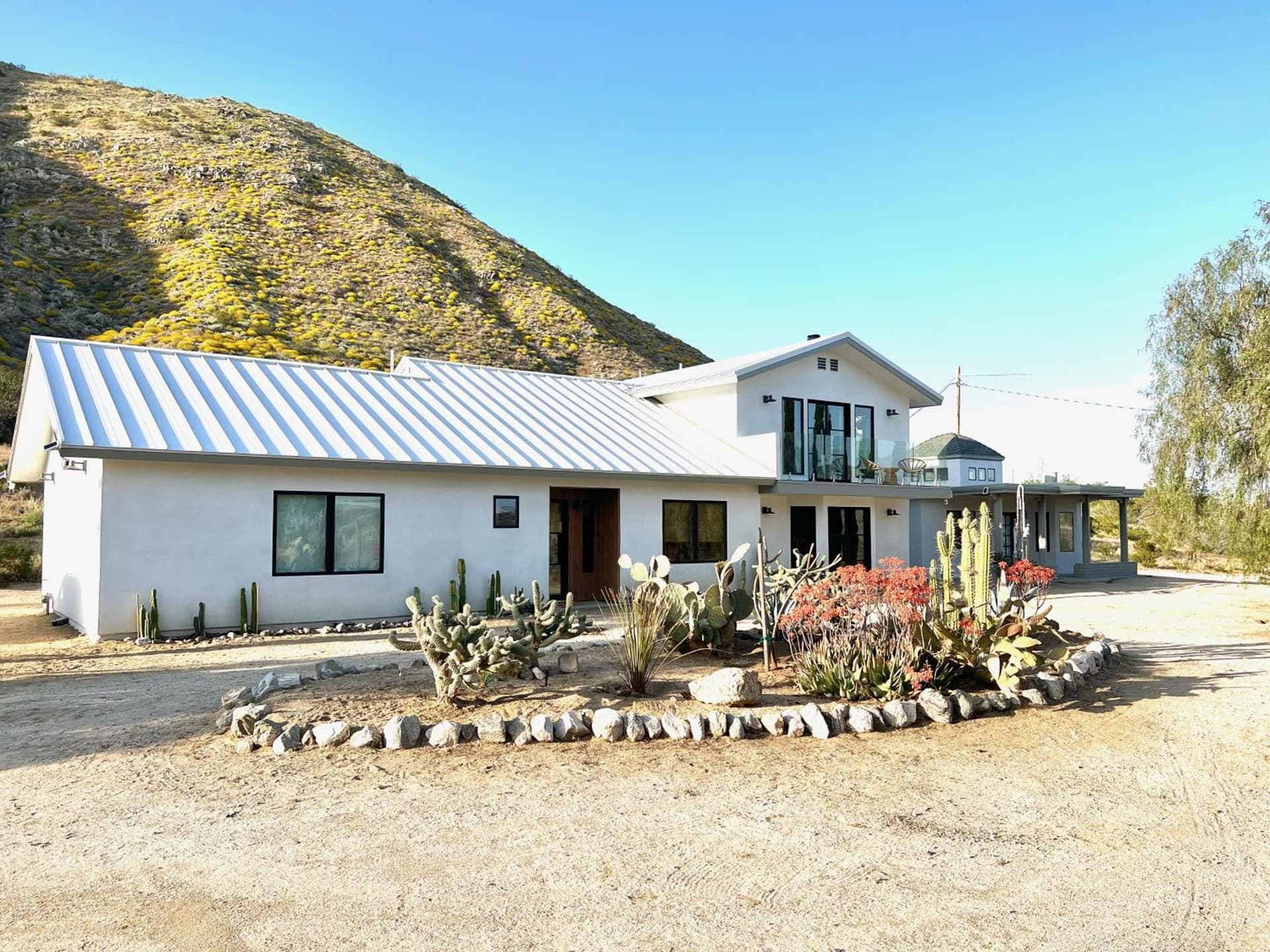 Two Pepper Ranch - a desert oasis featured exterior or lobby in Morongo Valley, CA — similar hotel