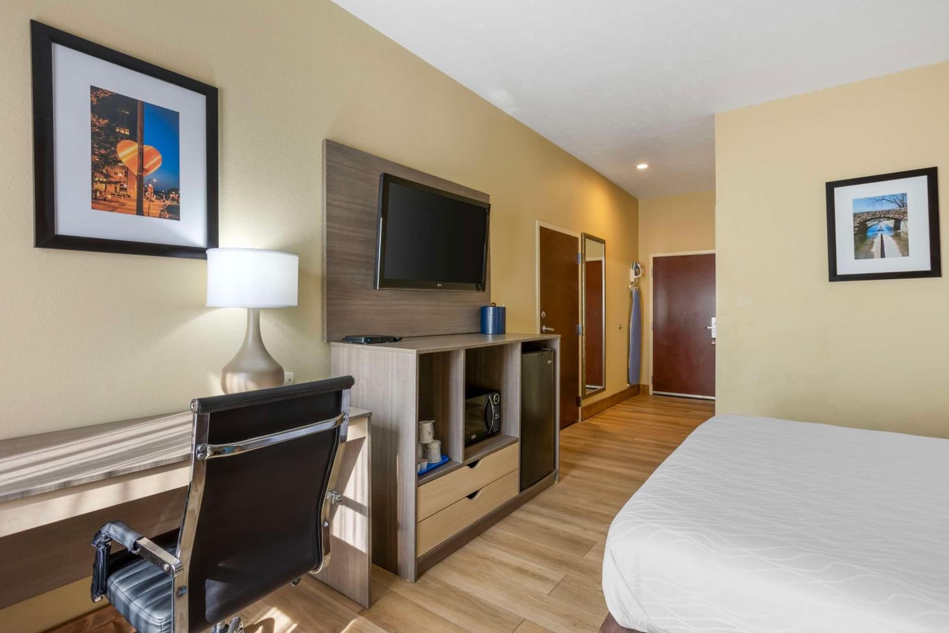 Best Western Plus Springfield Airport Inn interior in Springfield, MO — gallery photo 2
