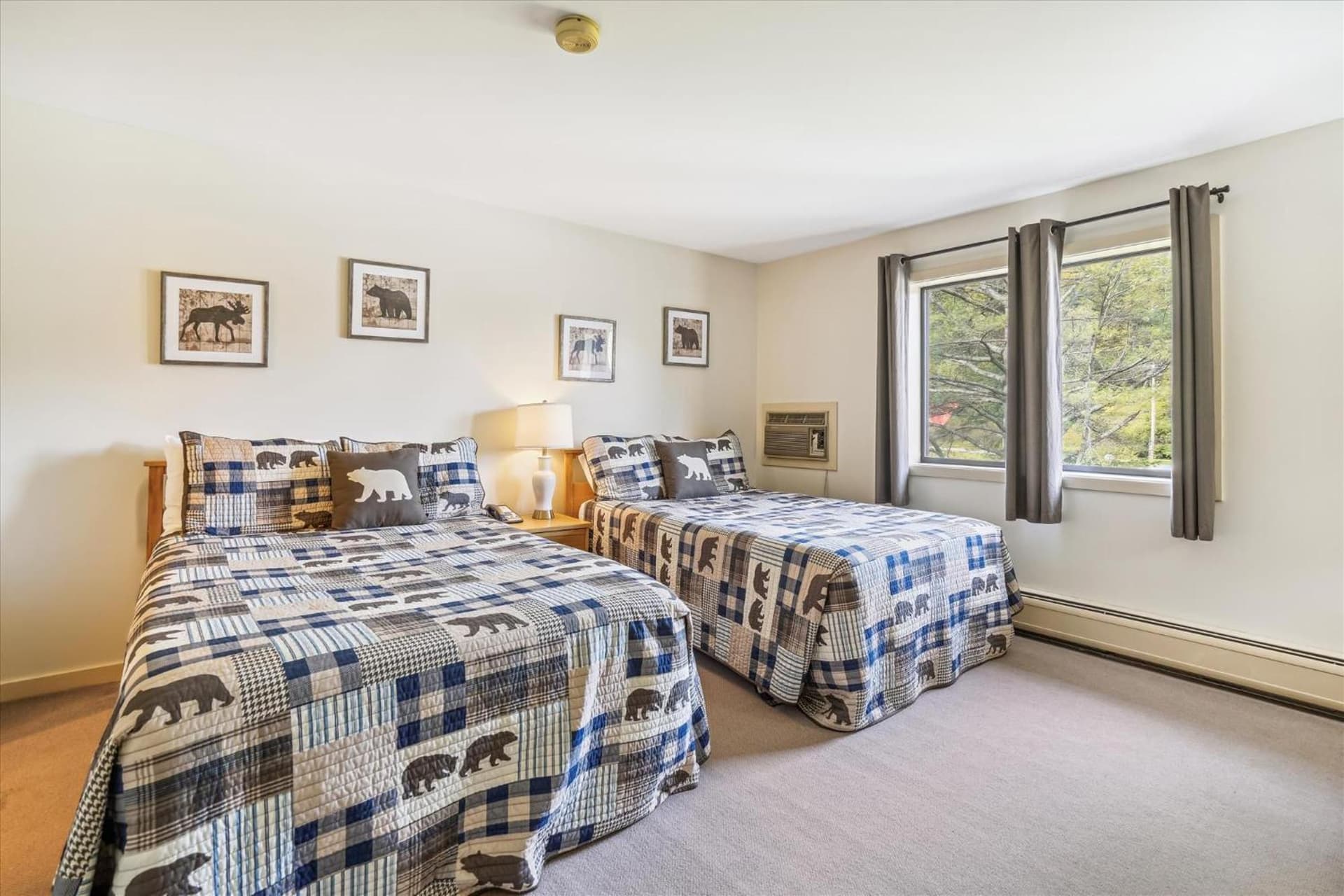 Cedarbrook Deluxe one bedroom suite located on 2nd floor with outdoor heated pool 21921 interior in Killington — gallery photo 2