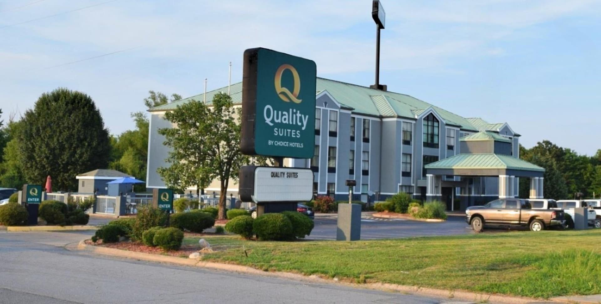 Quality Suites Maumelle - Little Rock Northwest featured exterior or lobby in Maumelle, AR — similar hotel