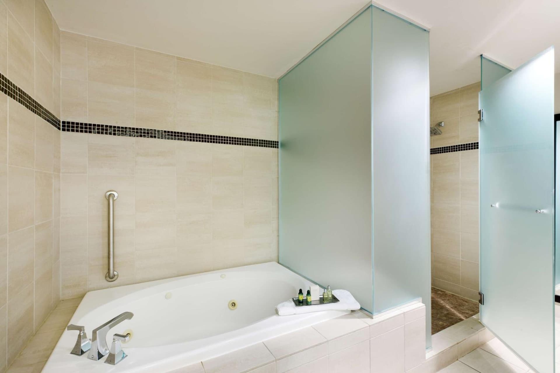 Colcord Hotel Oklahoma City, Curio Collection by Hilton interior in Oklahoma City, OK — gallery photo 2
