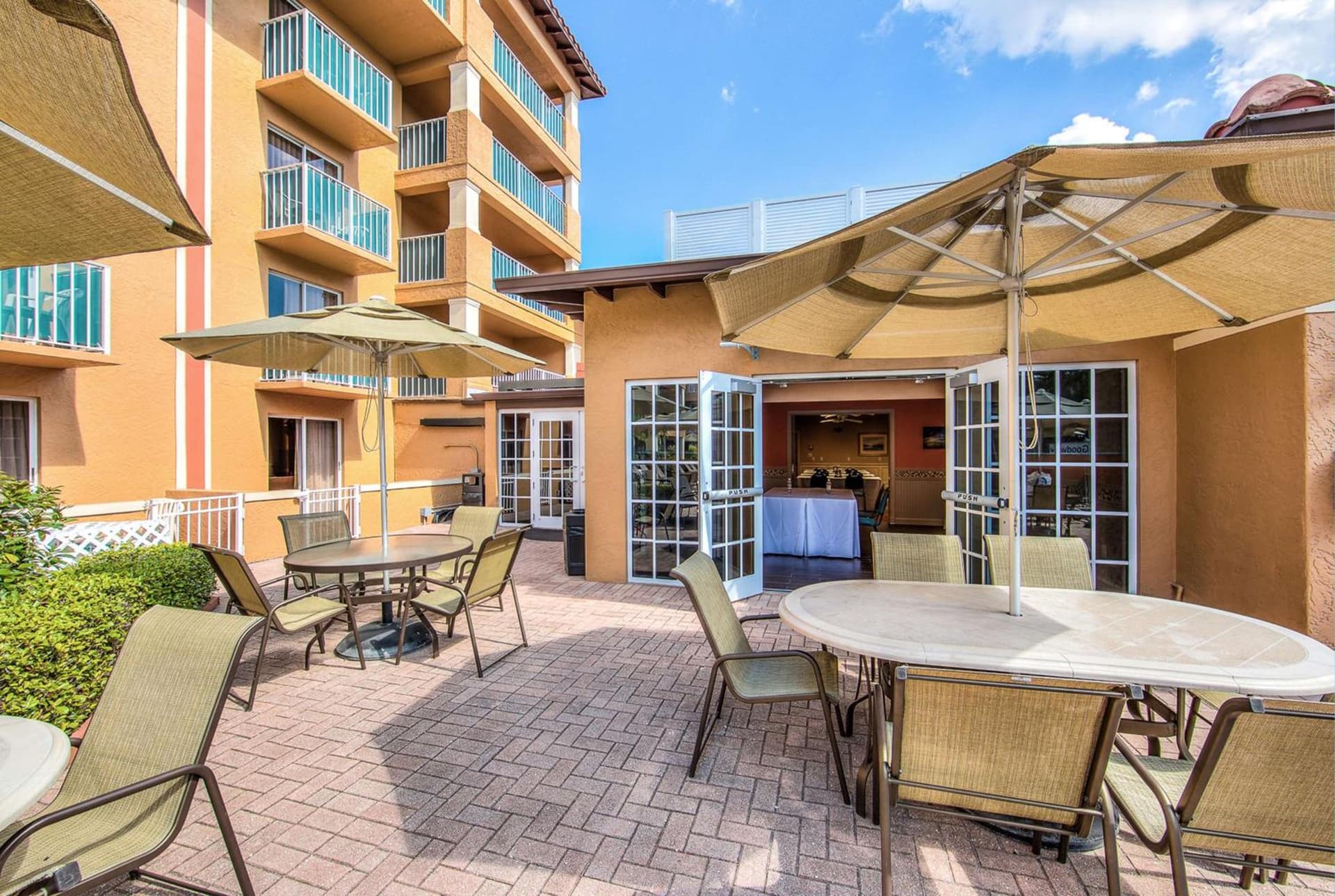 Inn of Naples, Tapestry Collection by Hilton interior in Naples, FL — gallery photo 2